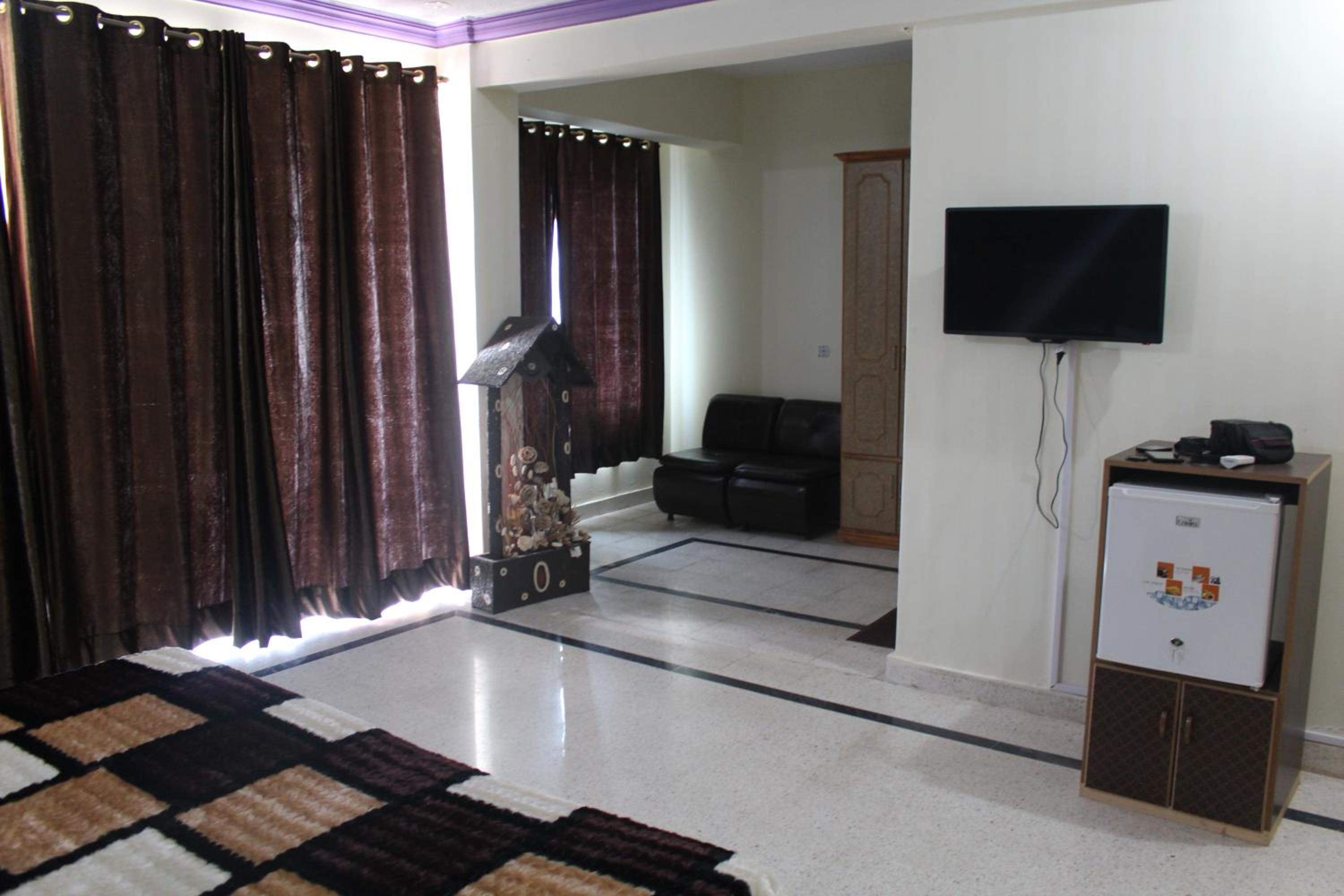 Superior Family Room photo 2