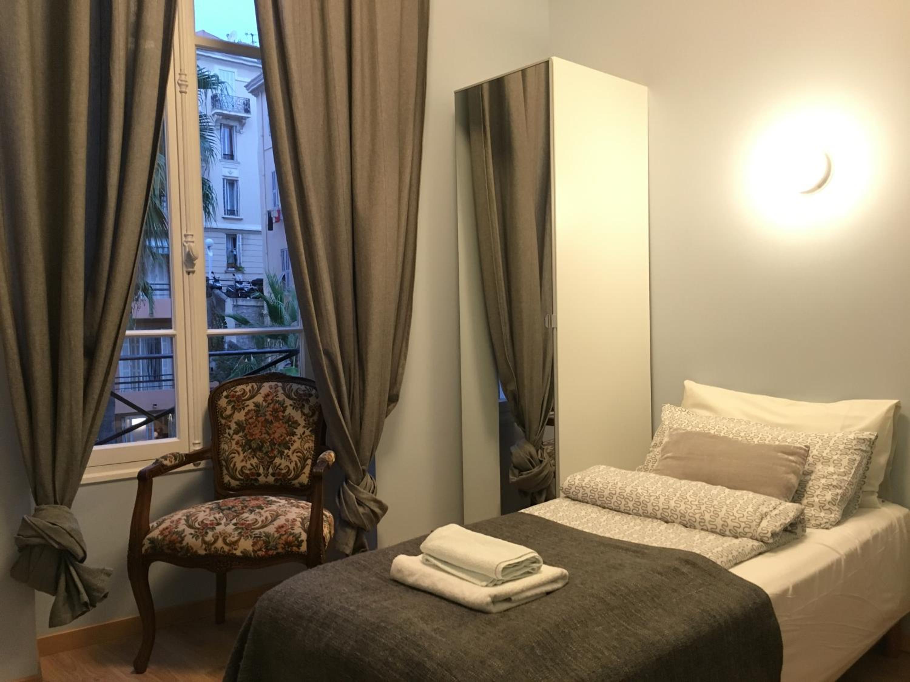 Classic Single Room