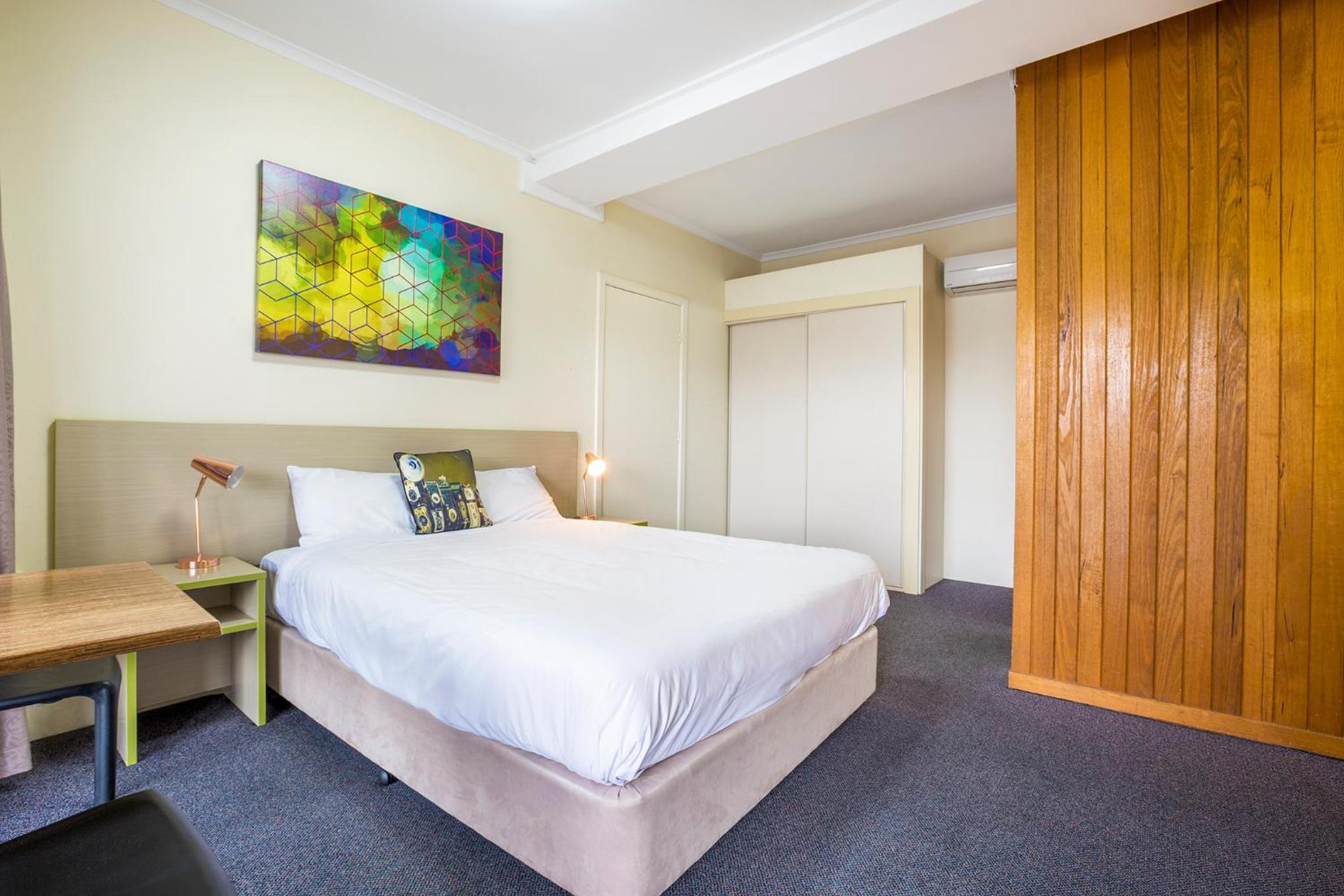 Standard Queen Room photo 2