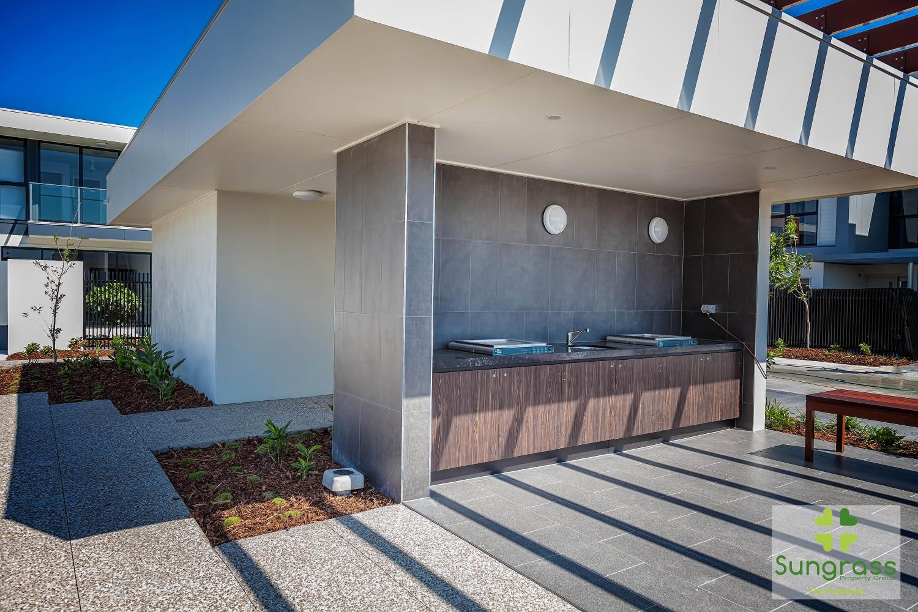 Three-Bedroom Townhouse - Photo 9