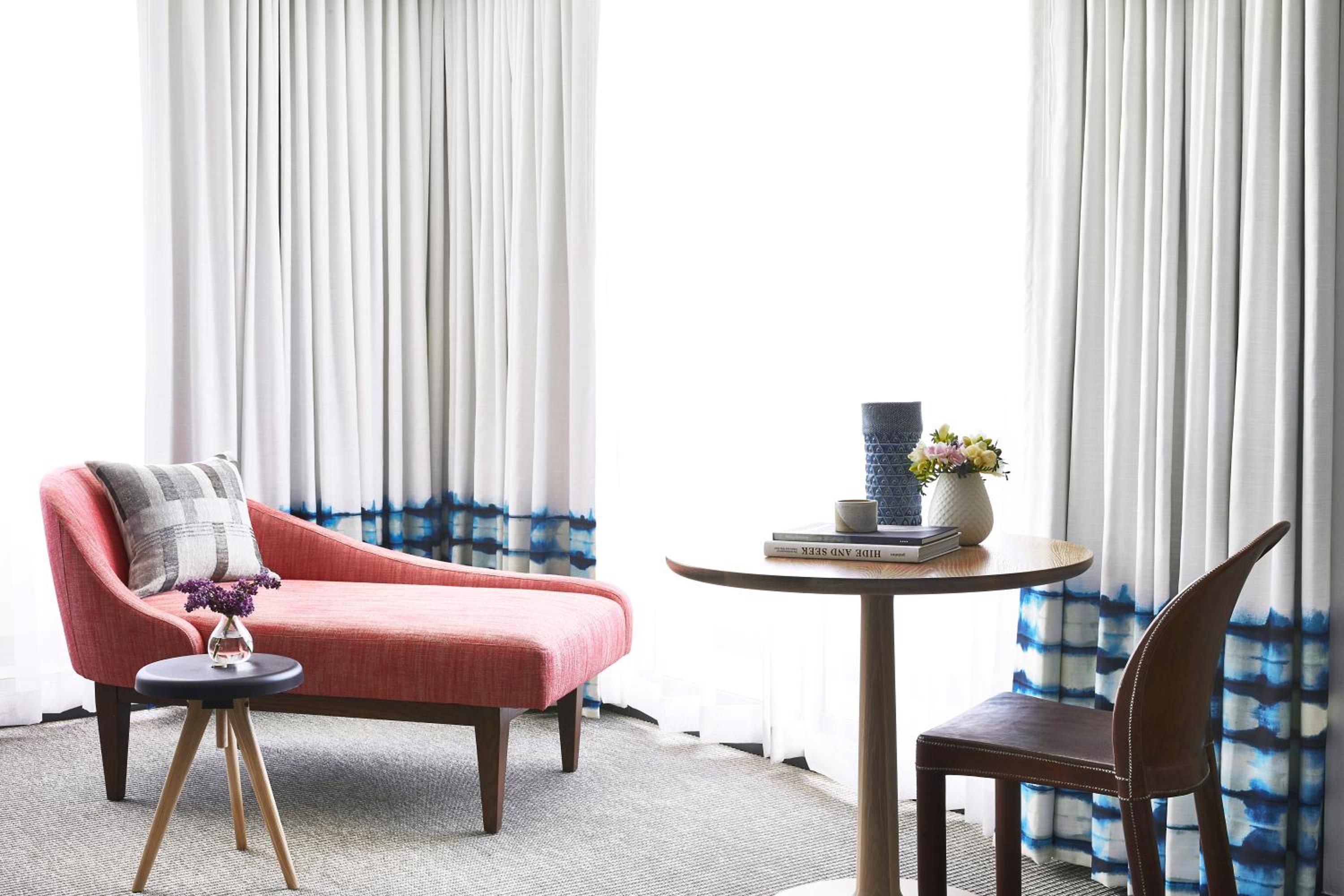 Corner King Room - Photo 4