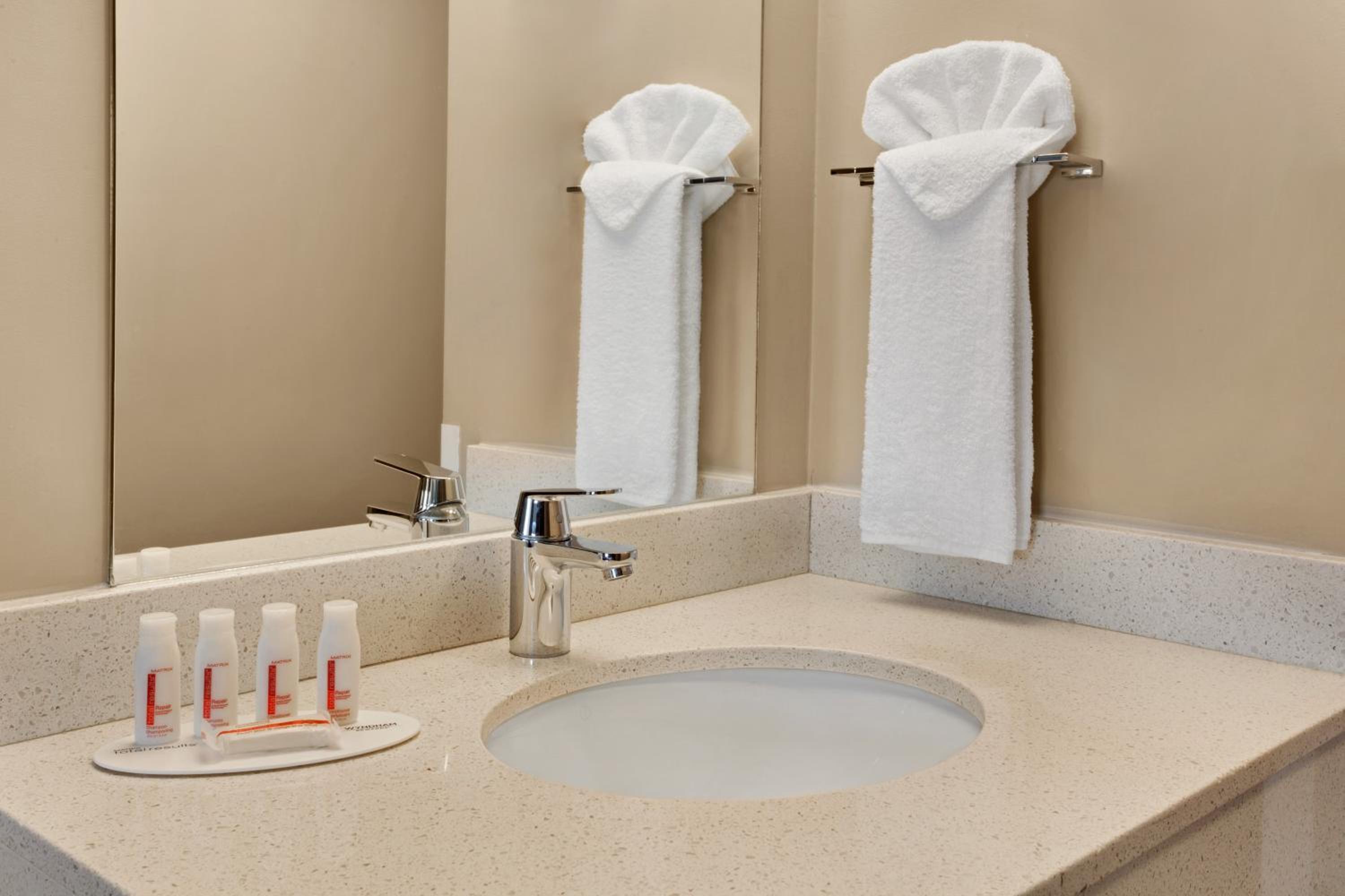 Deluxe Queen Room with Two Queen Beds - Pet Friendly