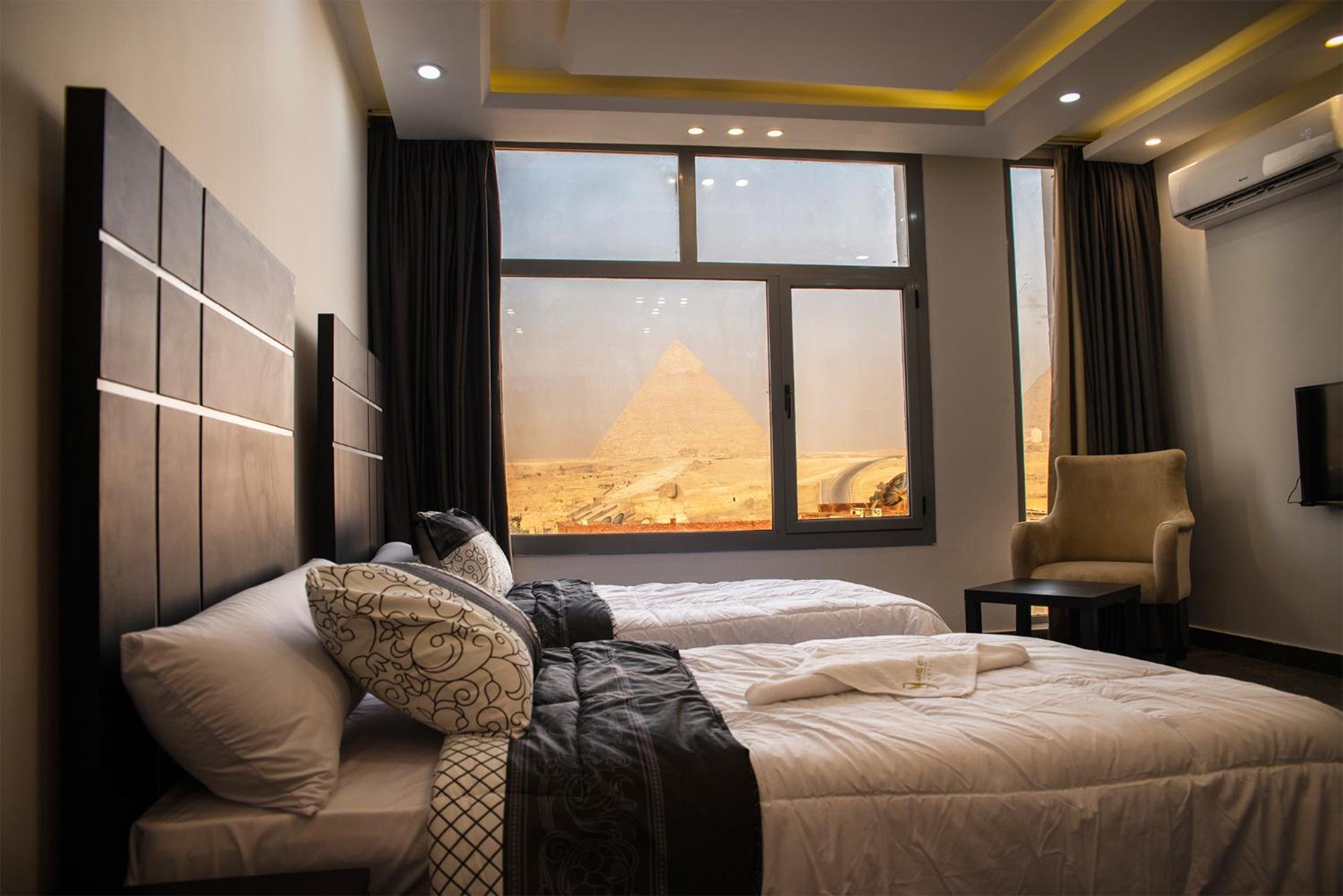 Superior Double or Twin Room with  Pyramids View  photo 3