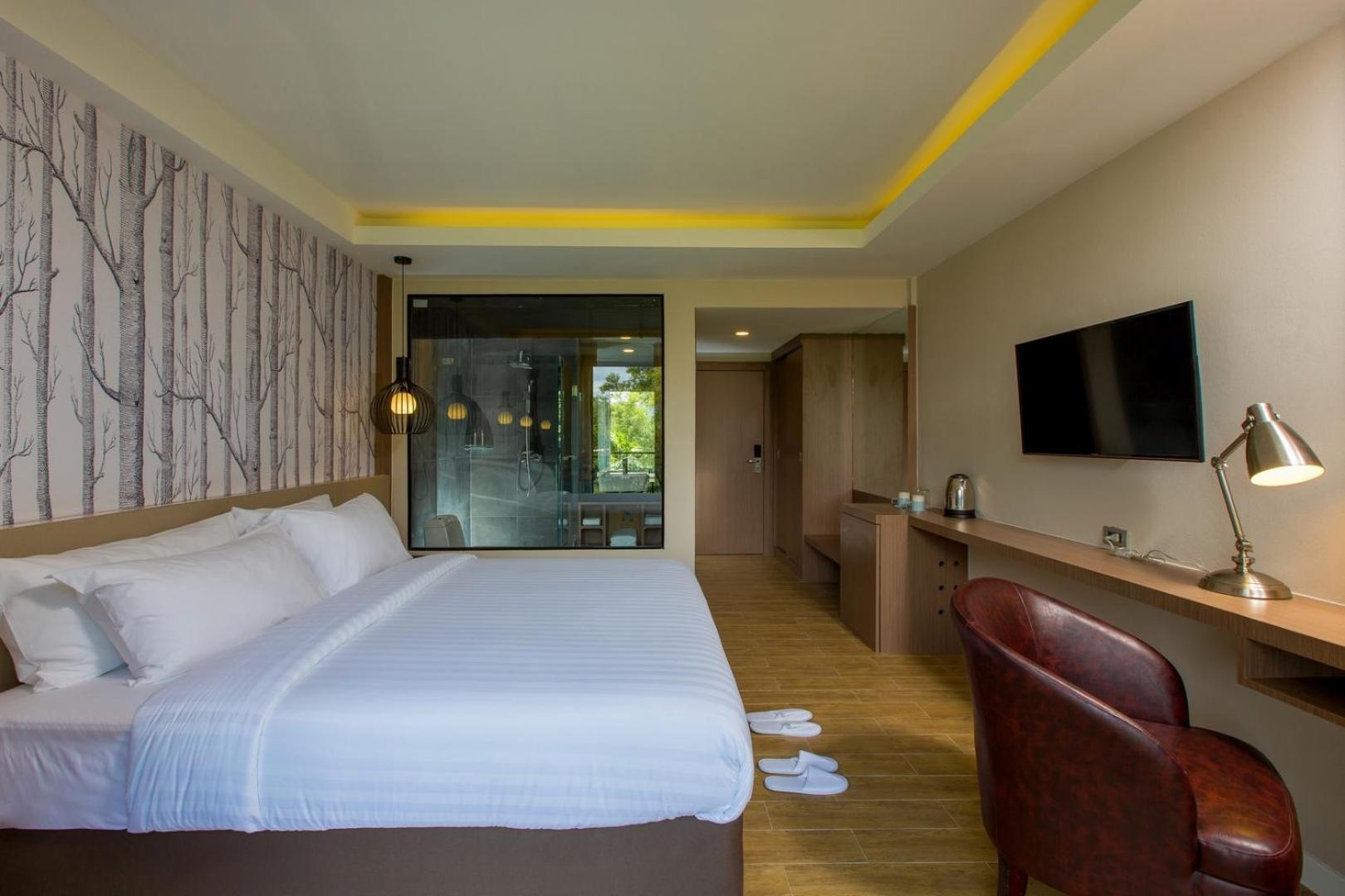 Deluxe King Room photo 1