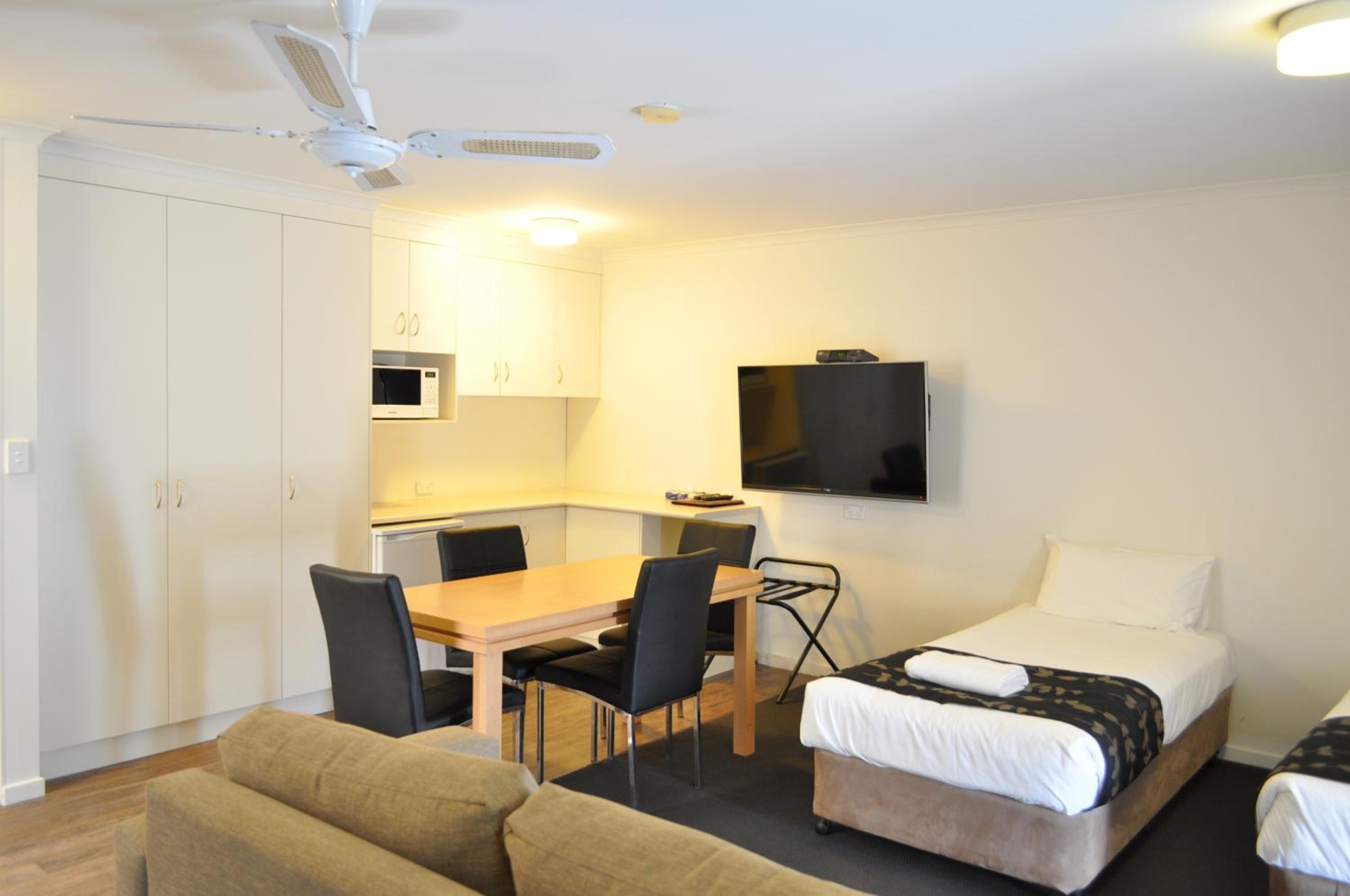 Deluxe Family Room photo 1