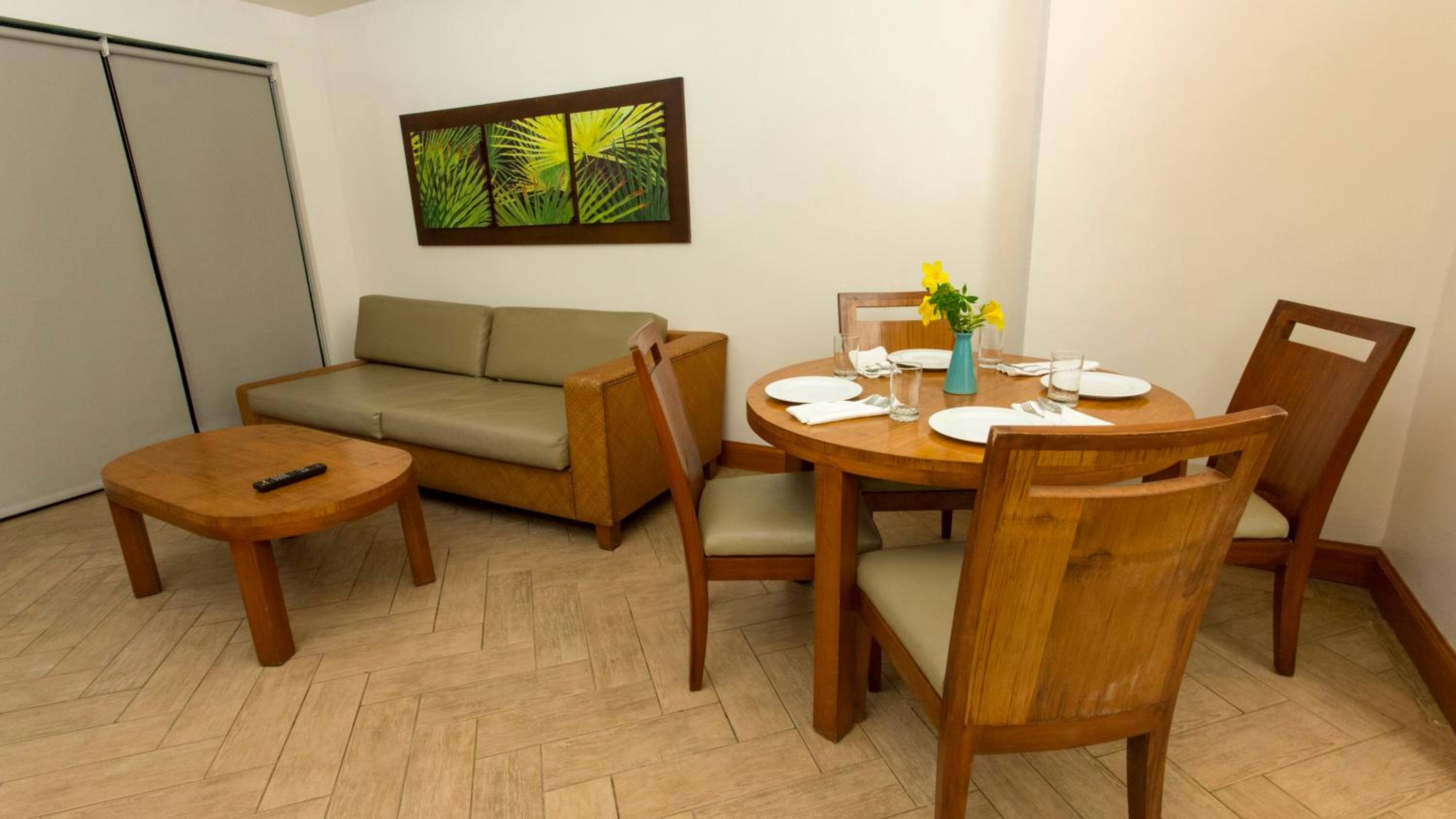 Deluxe Suite - Photo 2