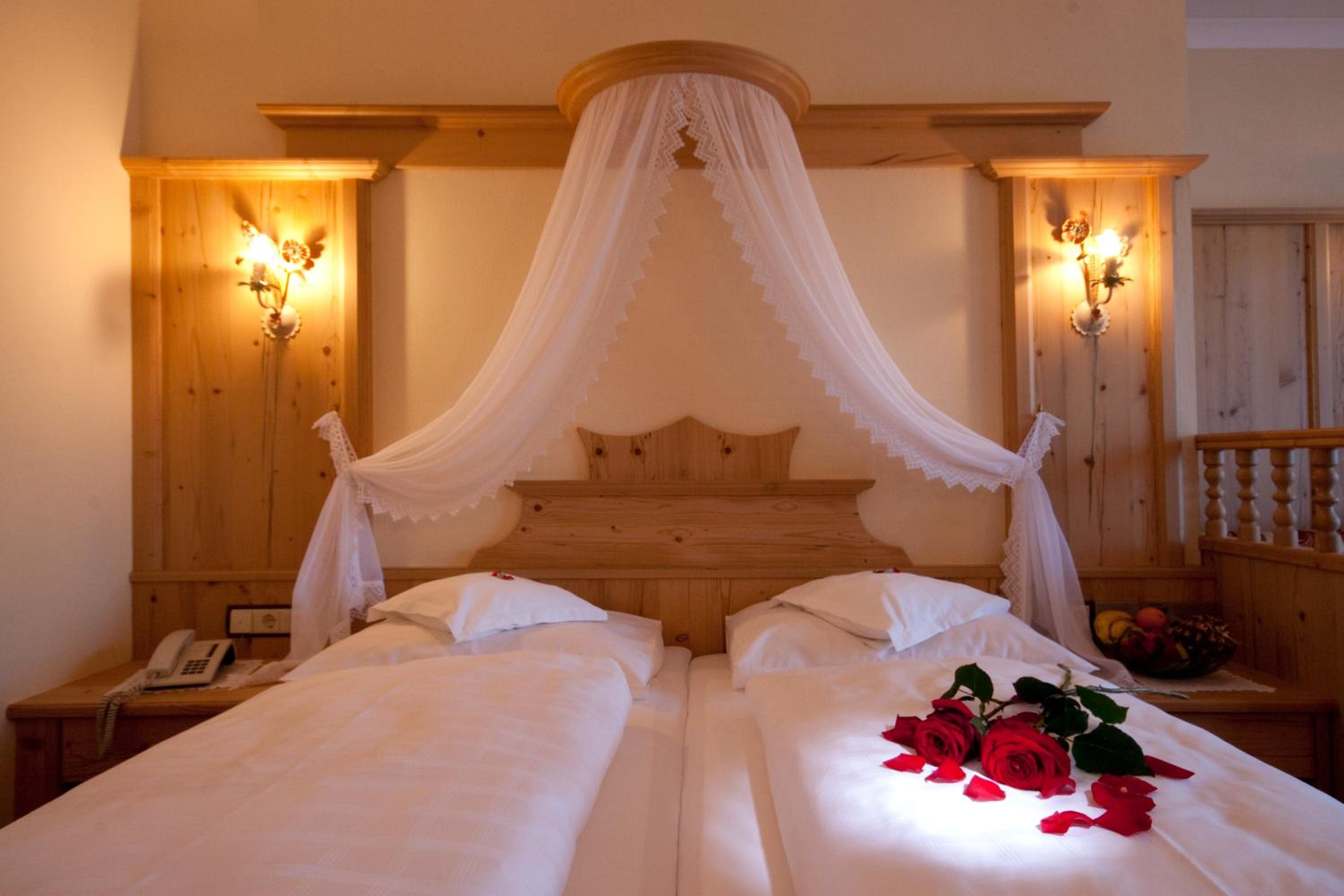 Junior Suite with Balcony - Photo 4
