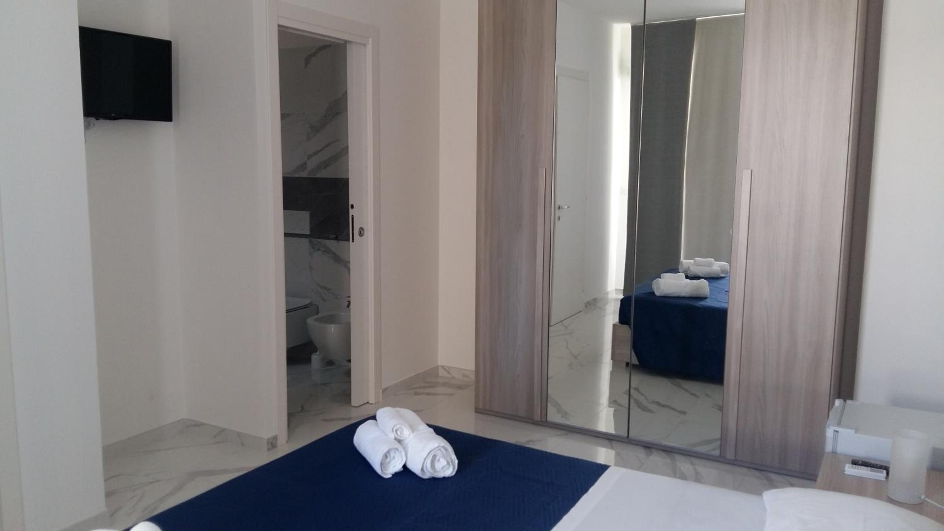 King Room with Balcony photo 1