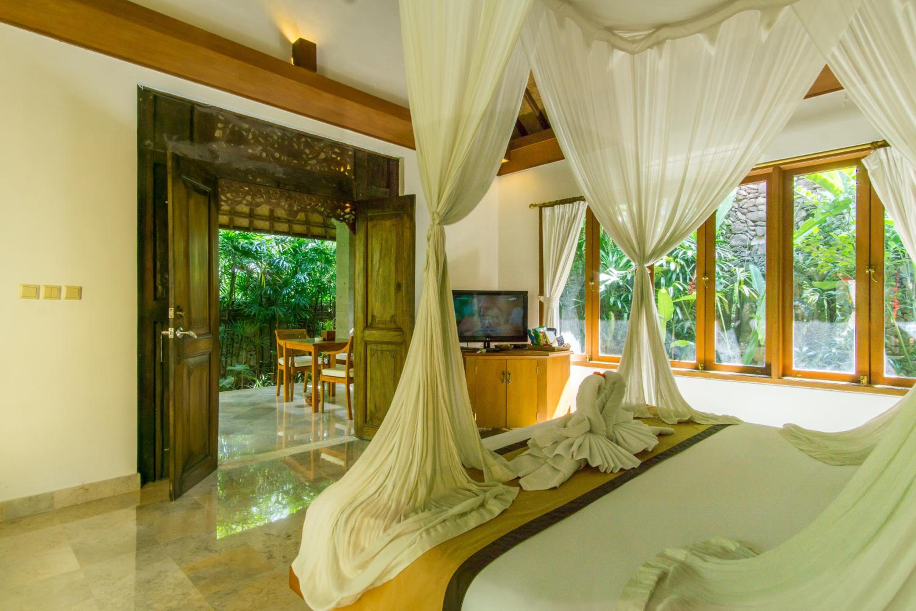 Suite with Garden View