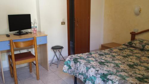 Double or Twin Room photo 2