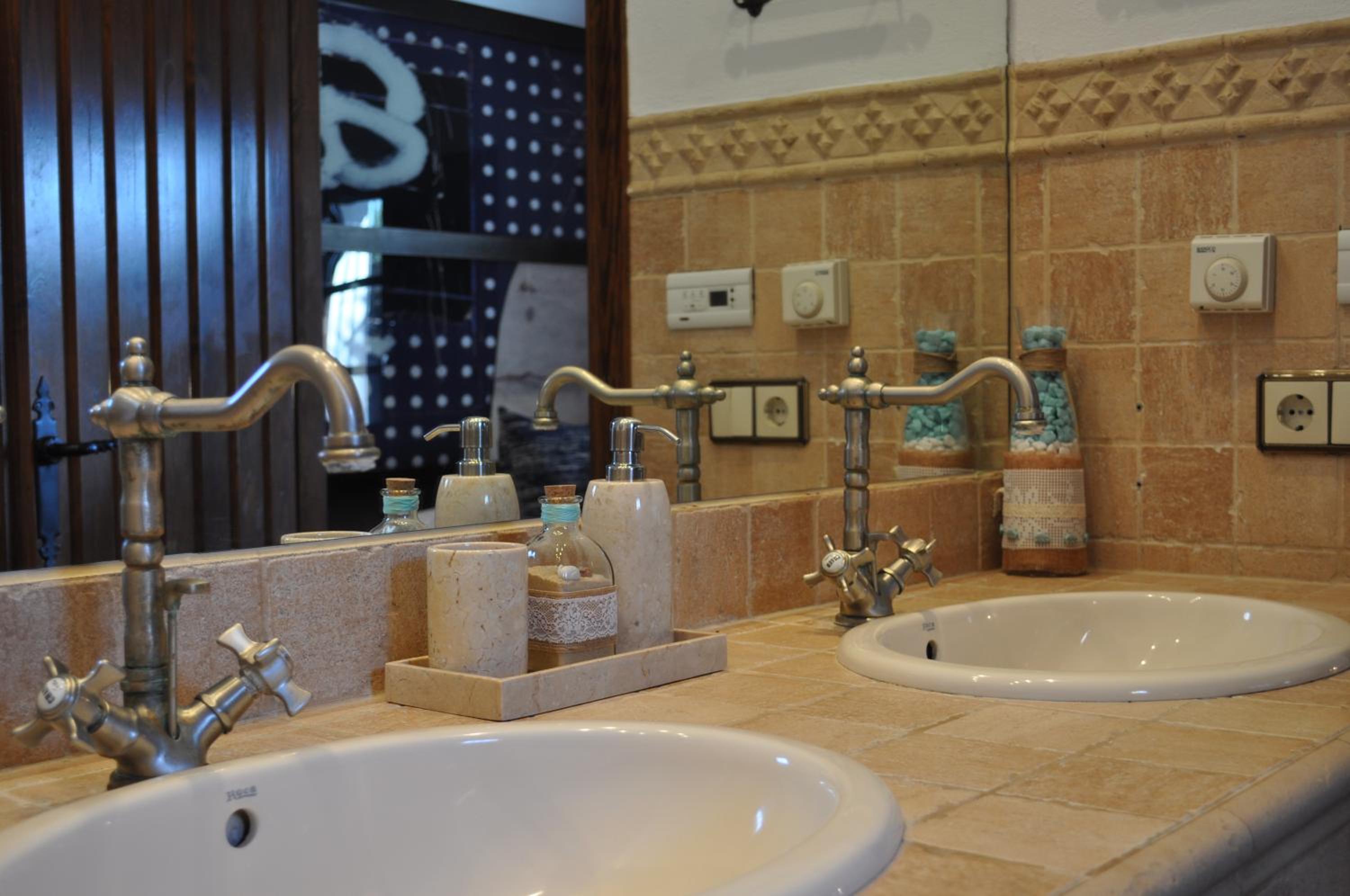 Double Room - Photo 2