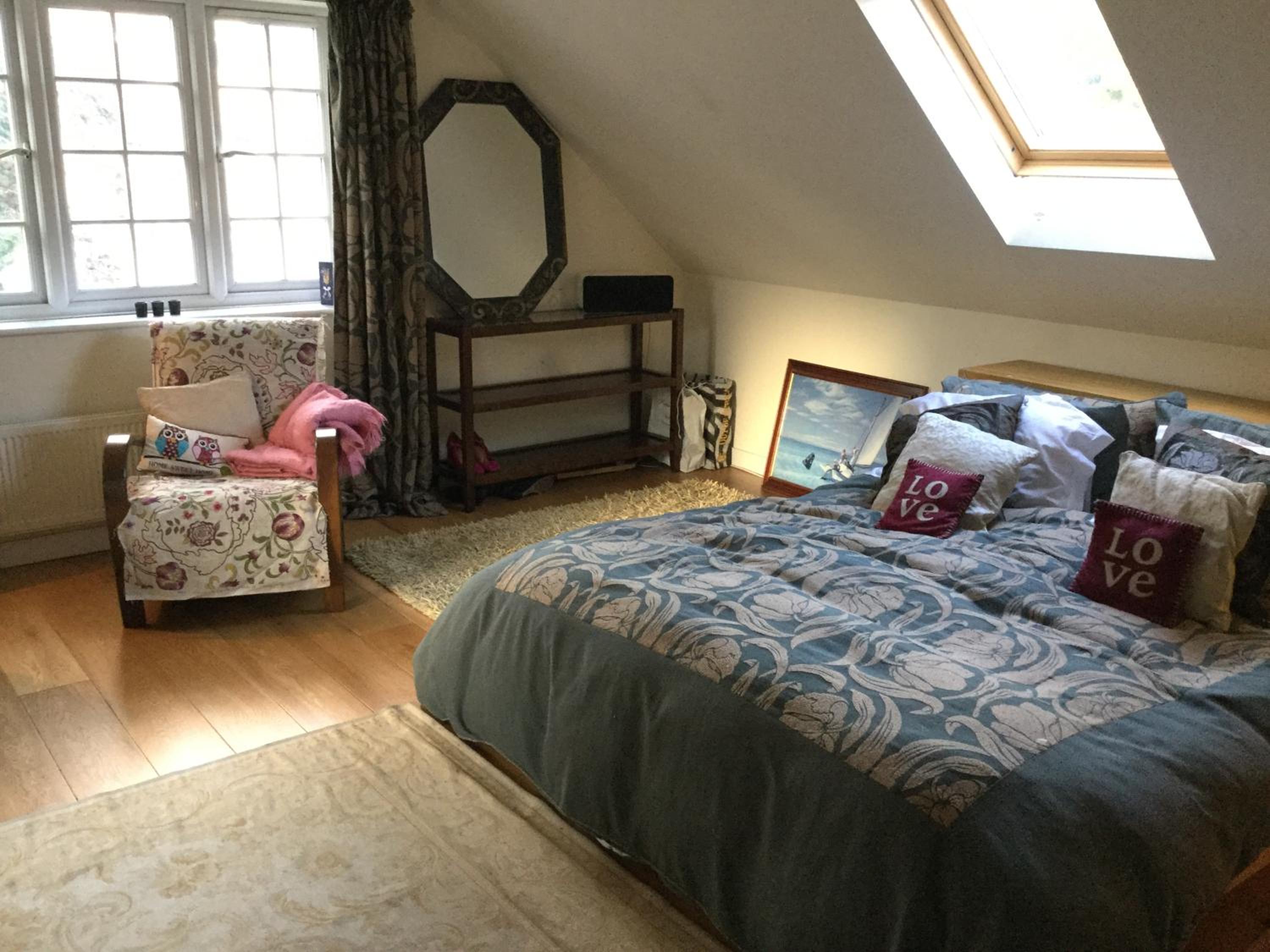 Deluxe Queen Suite - Photo 15