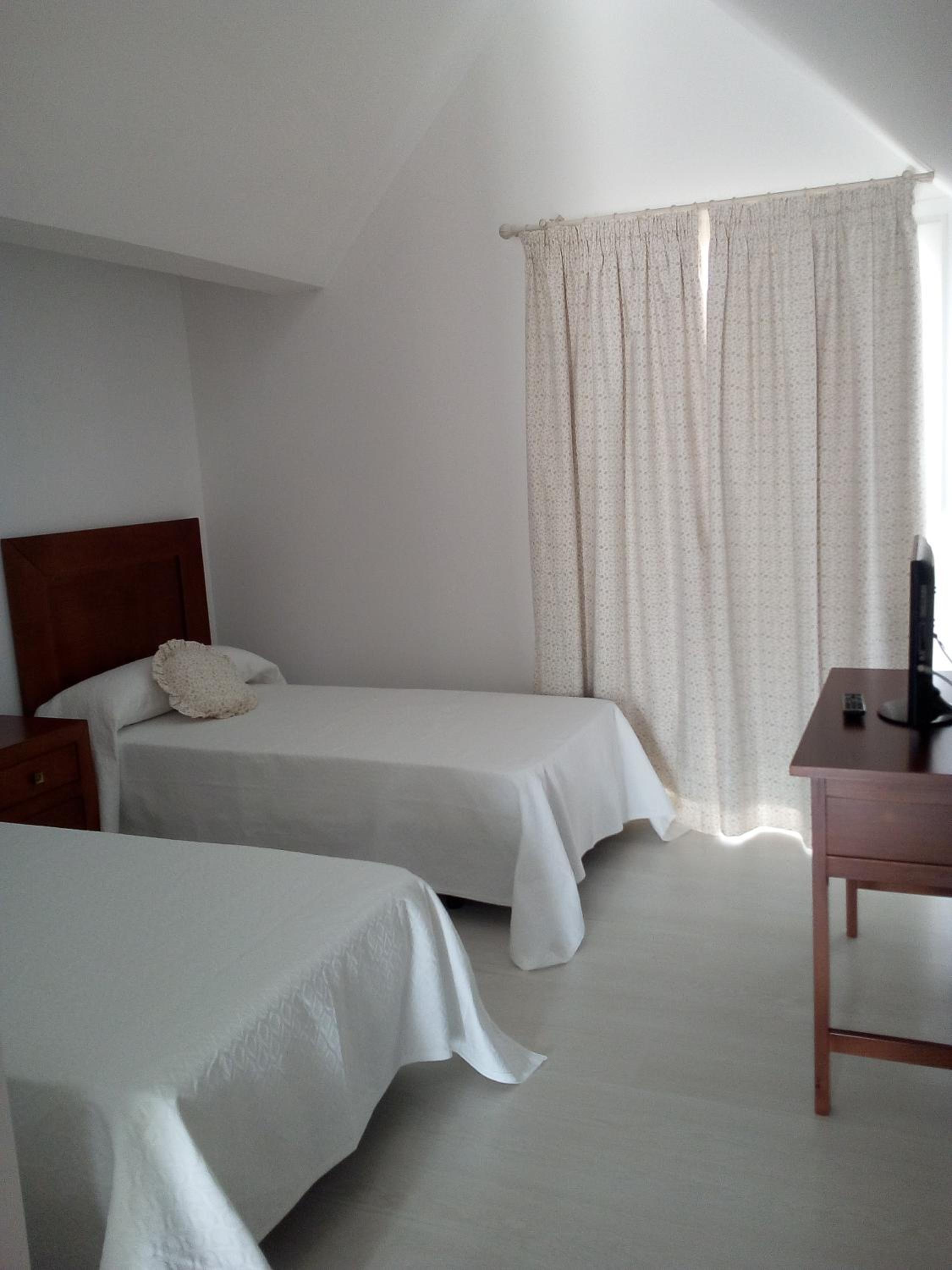 Twin Room With Bathroom photo 3