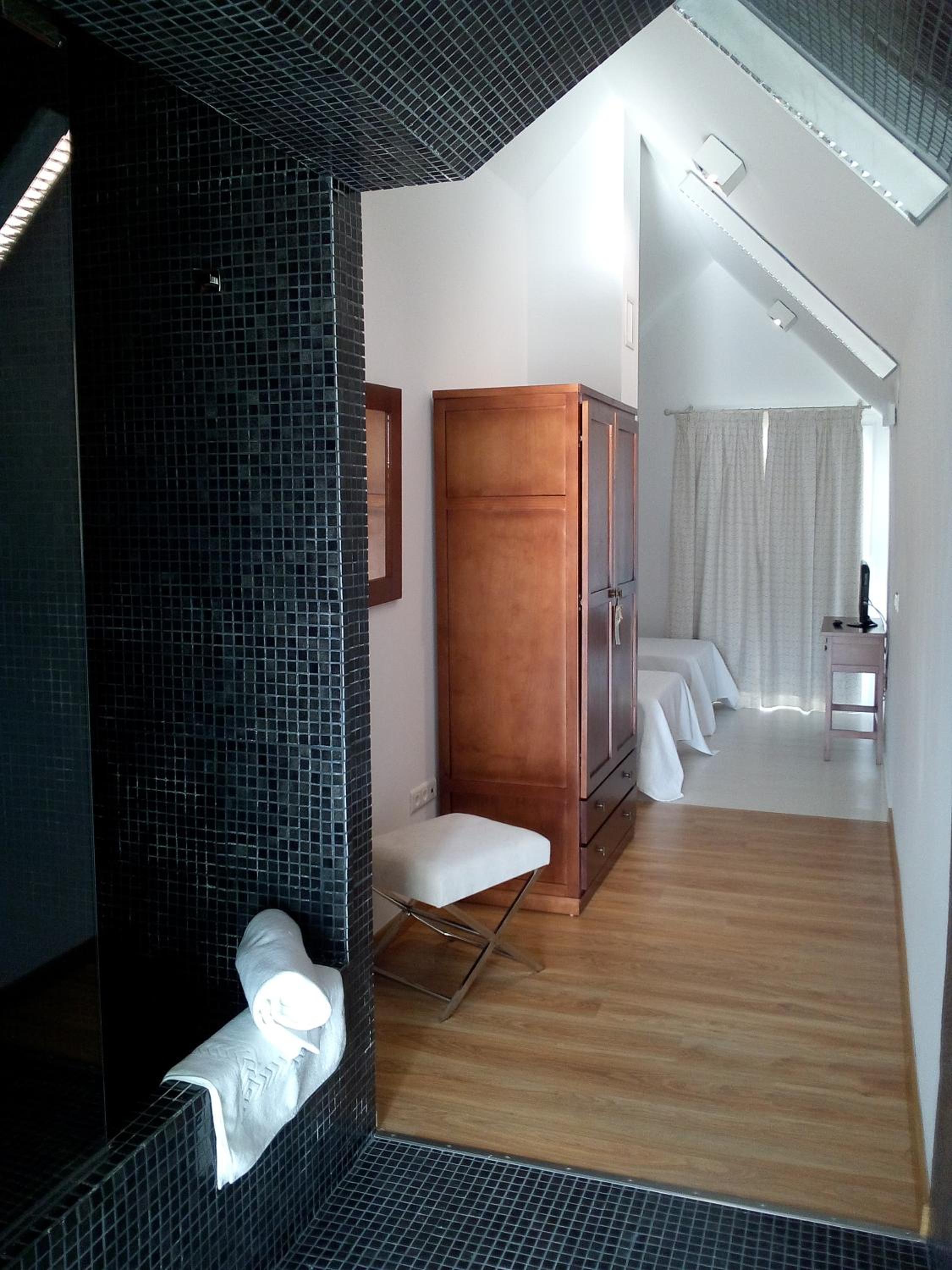 Twin Room With Bathroom photo 2