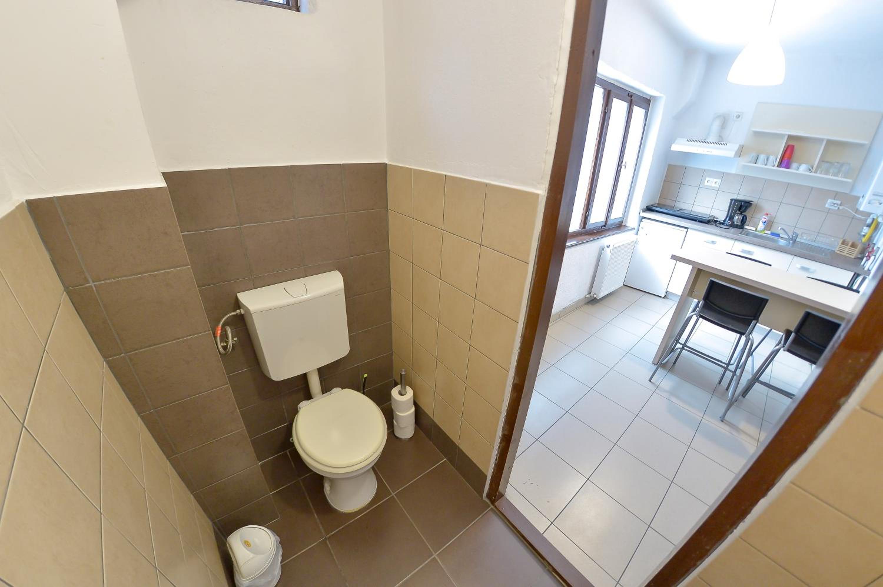 One-Bedroom Apartment - Photo 7