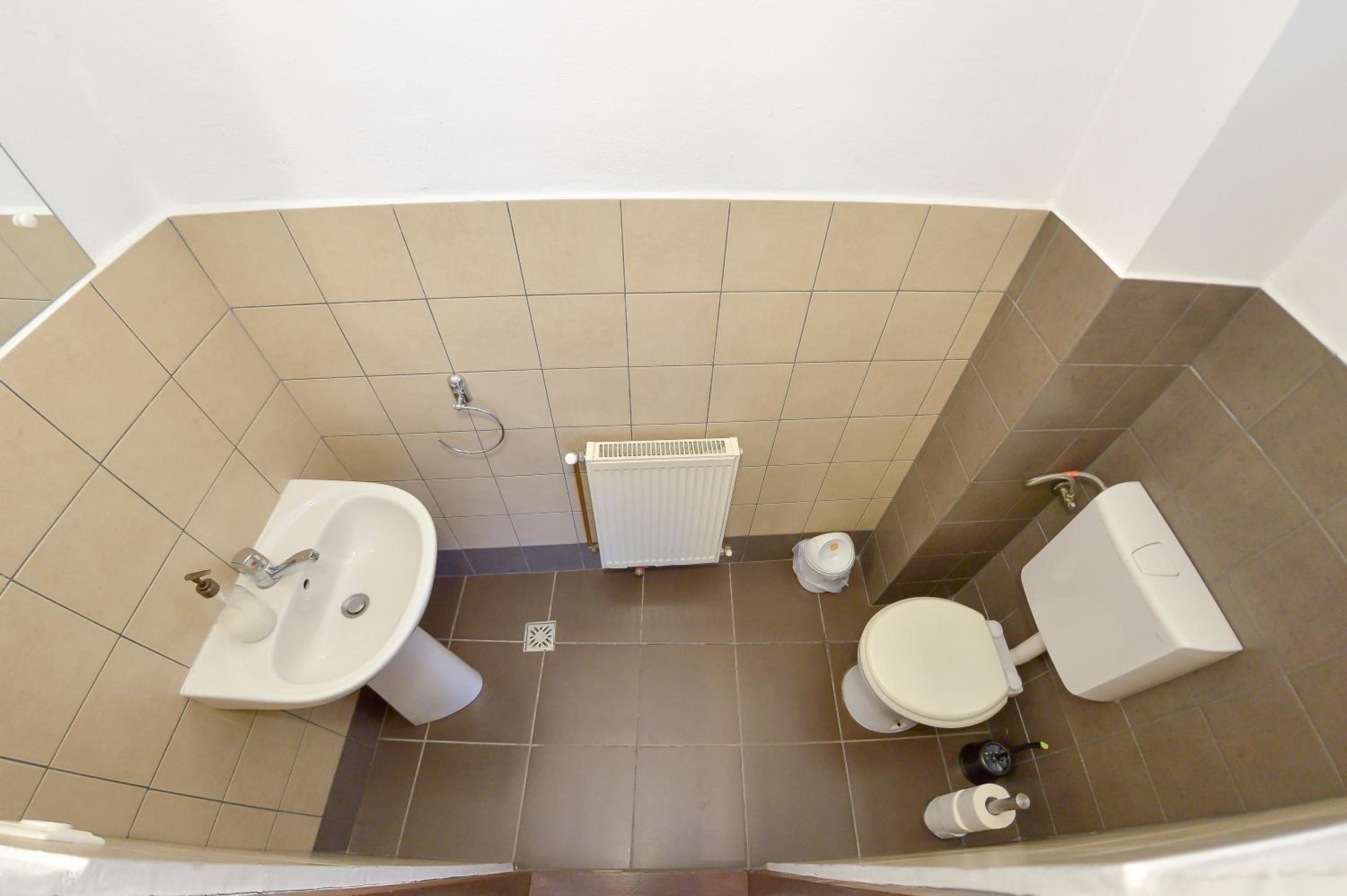 One-Bedroom Apartment - Photo 8
