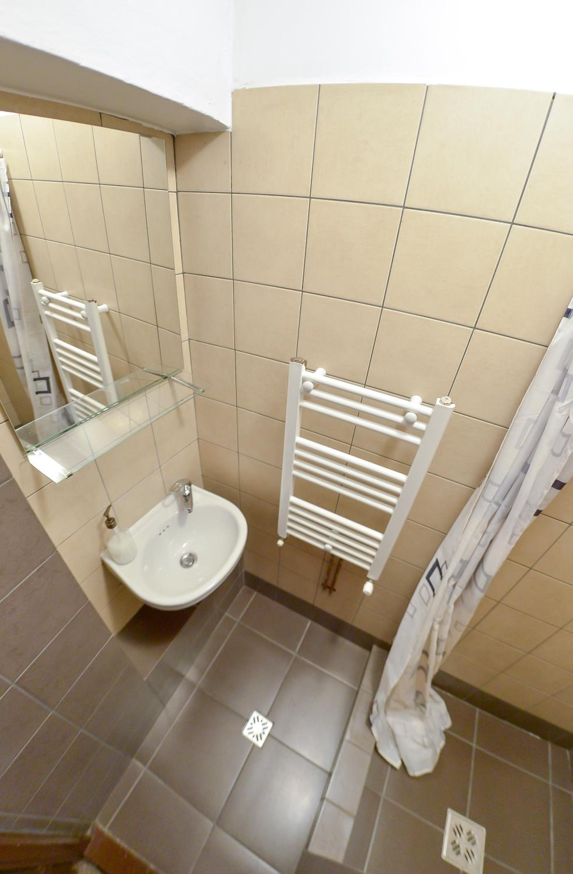 One-Bedroom Apartment - Photo 9