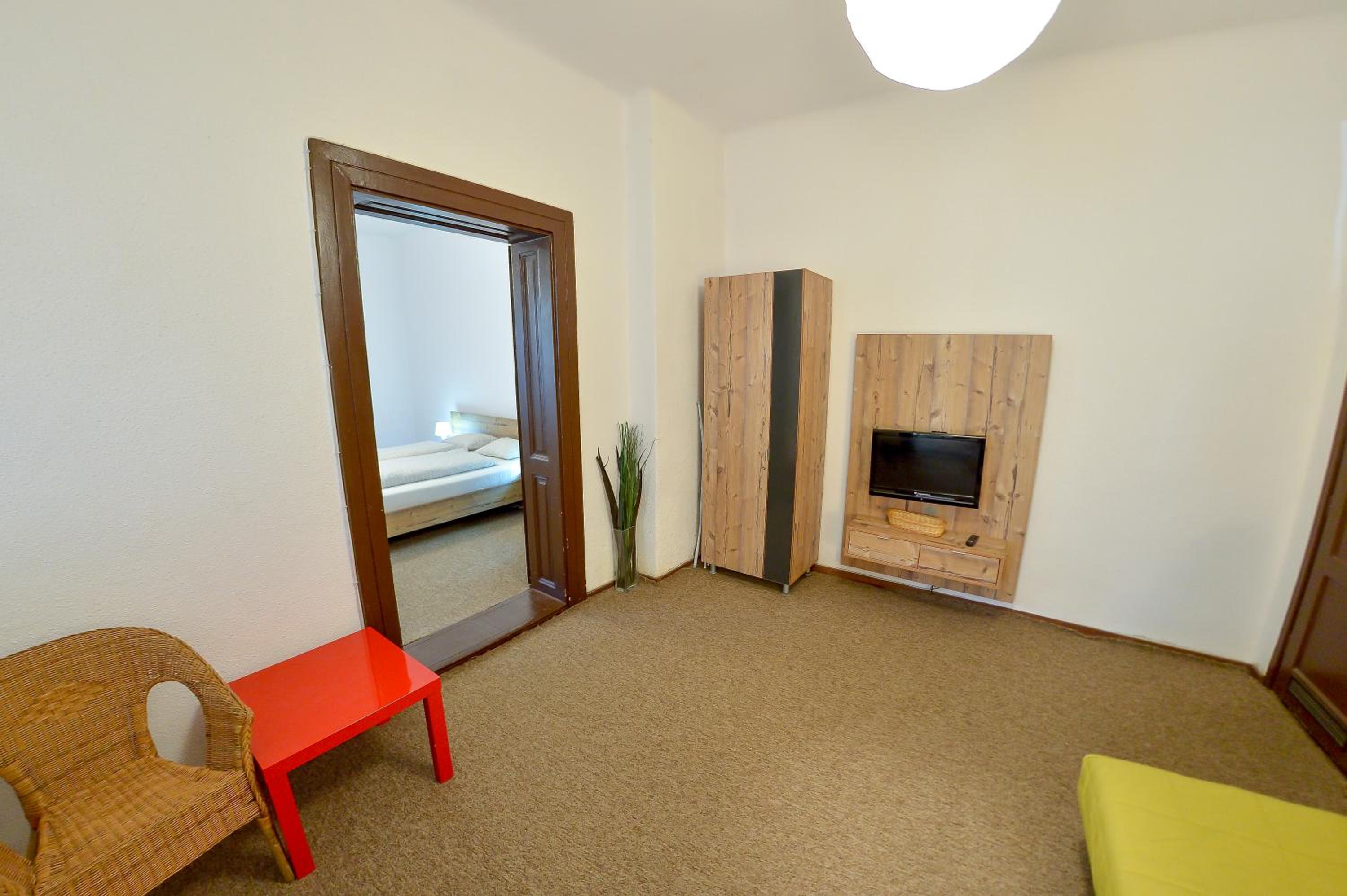 One-Bedroom Apartment - Photo 2