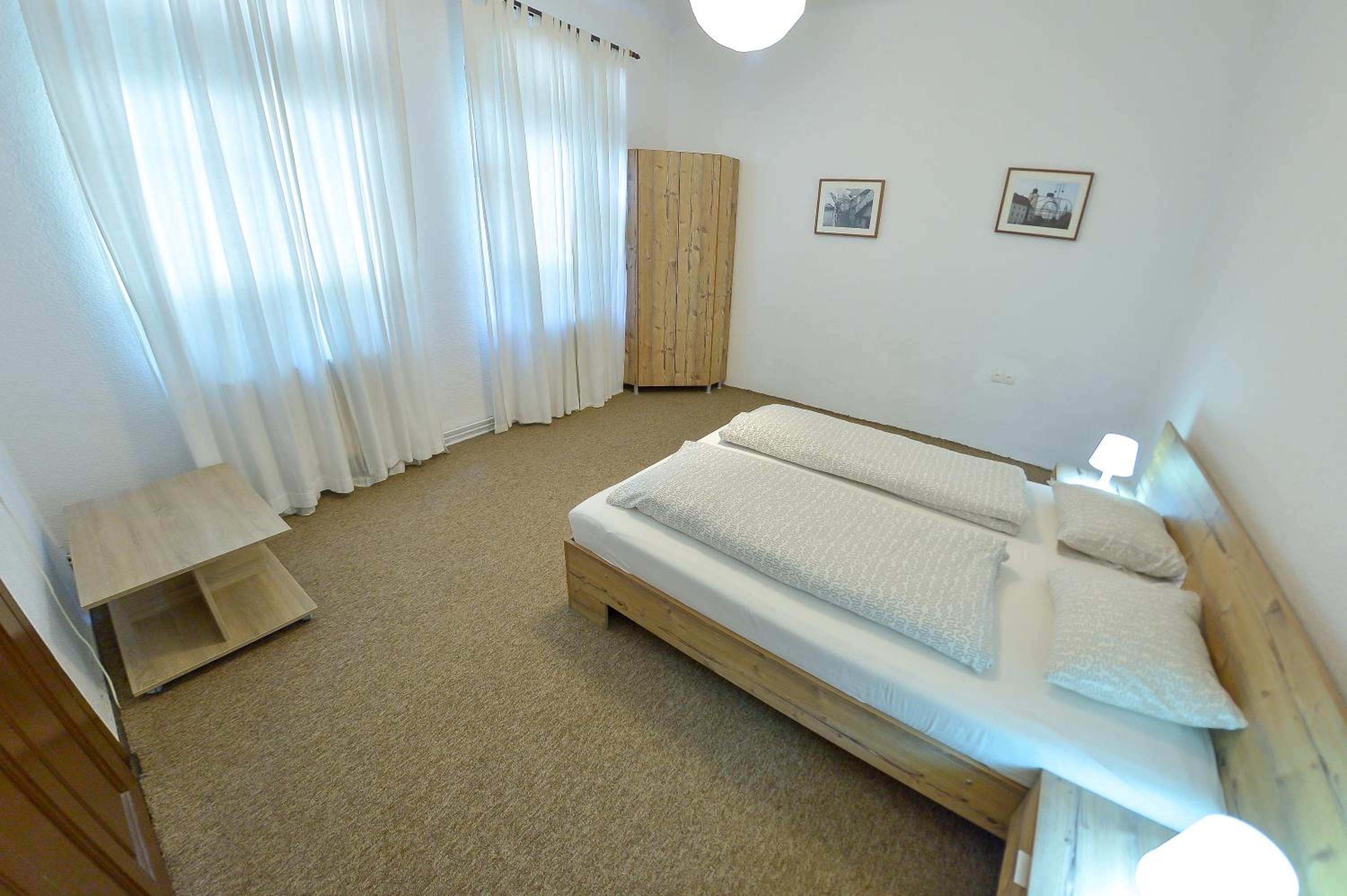 One-Bedroom Apartment - Photo 3
