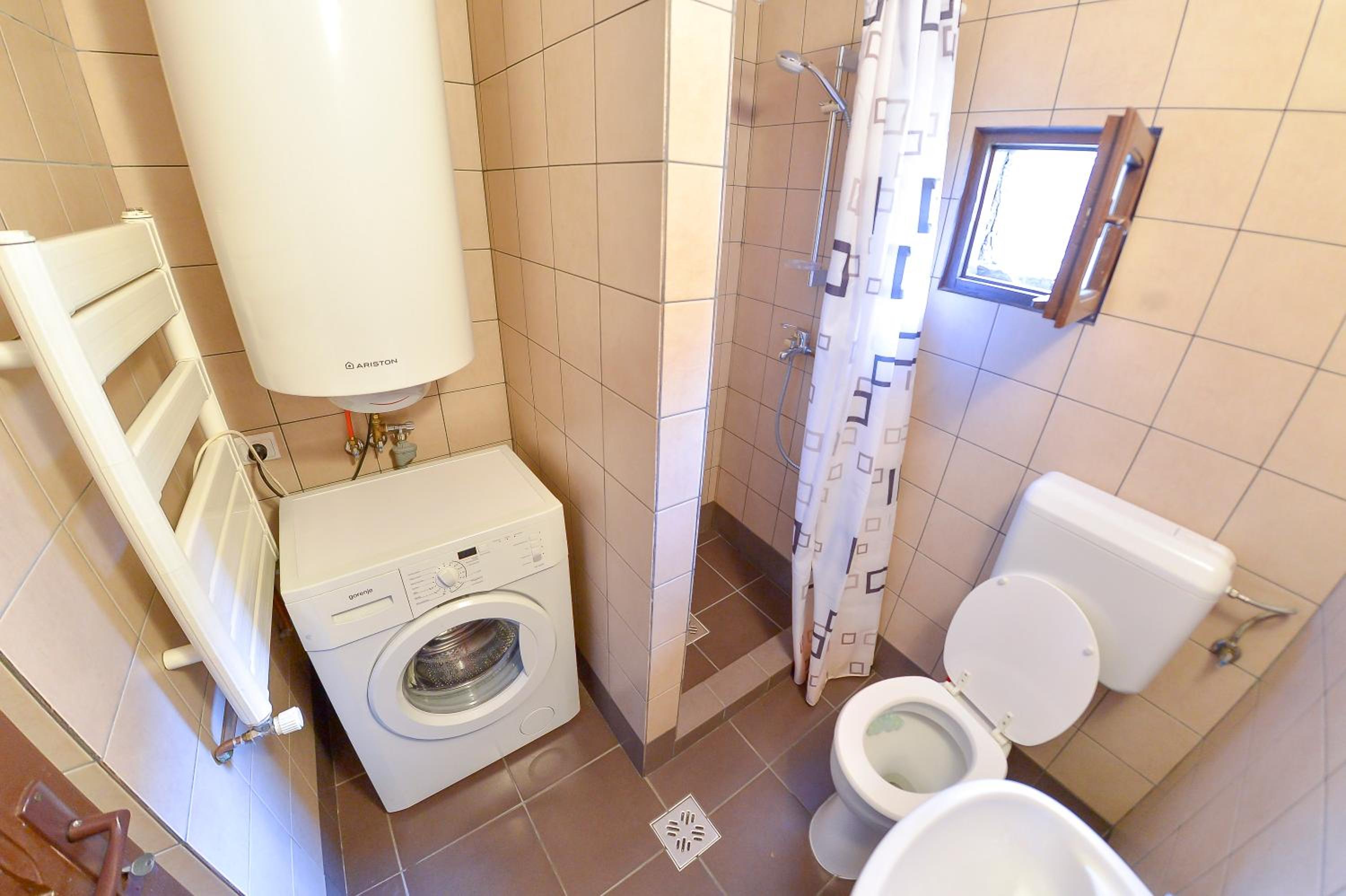 One-Bedroom Apartment with Balcony - Photo 7