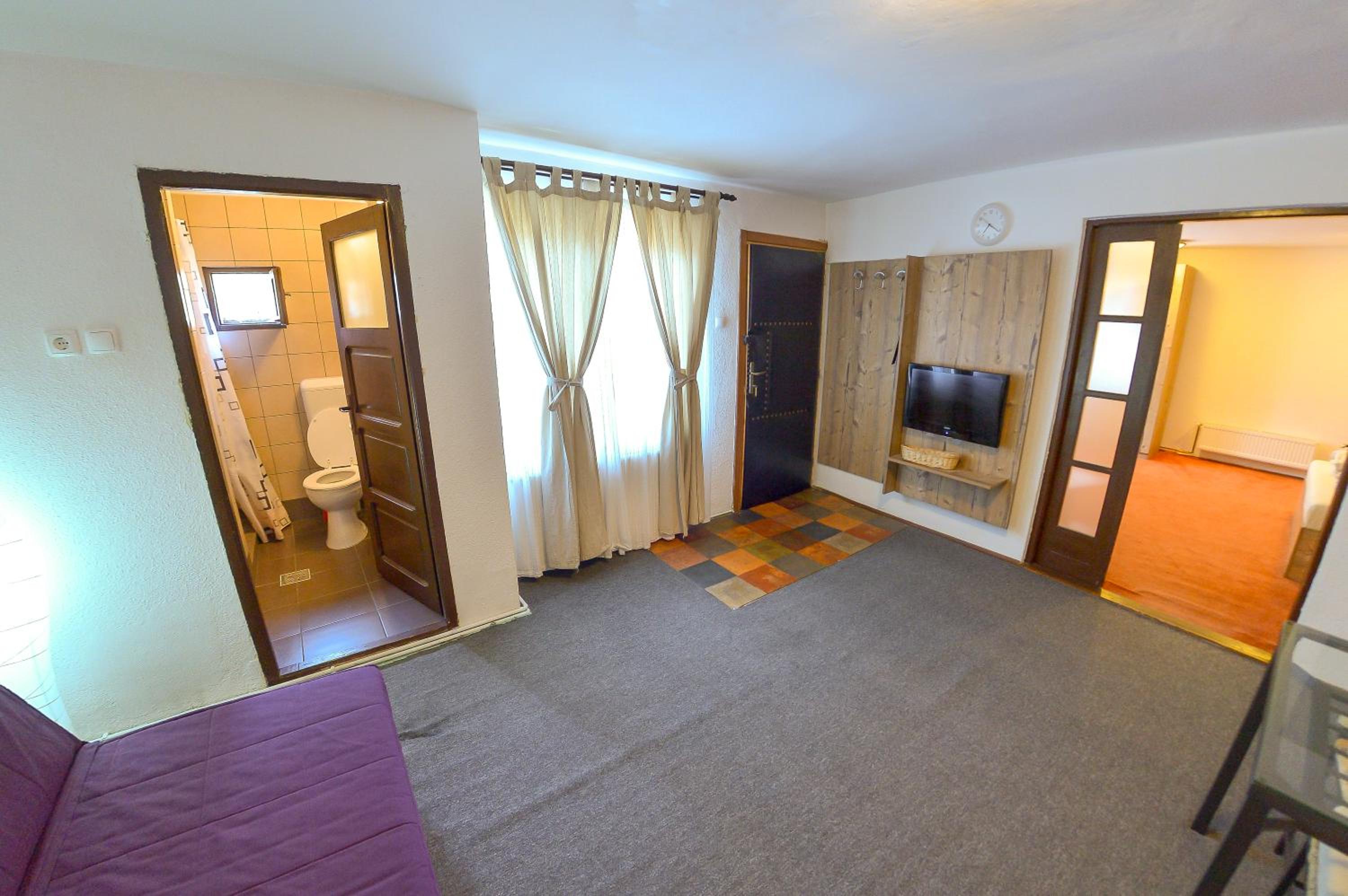One-Bedroom Apartment with Balcony - Photo 21