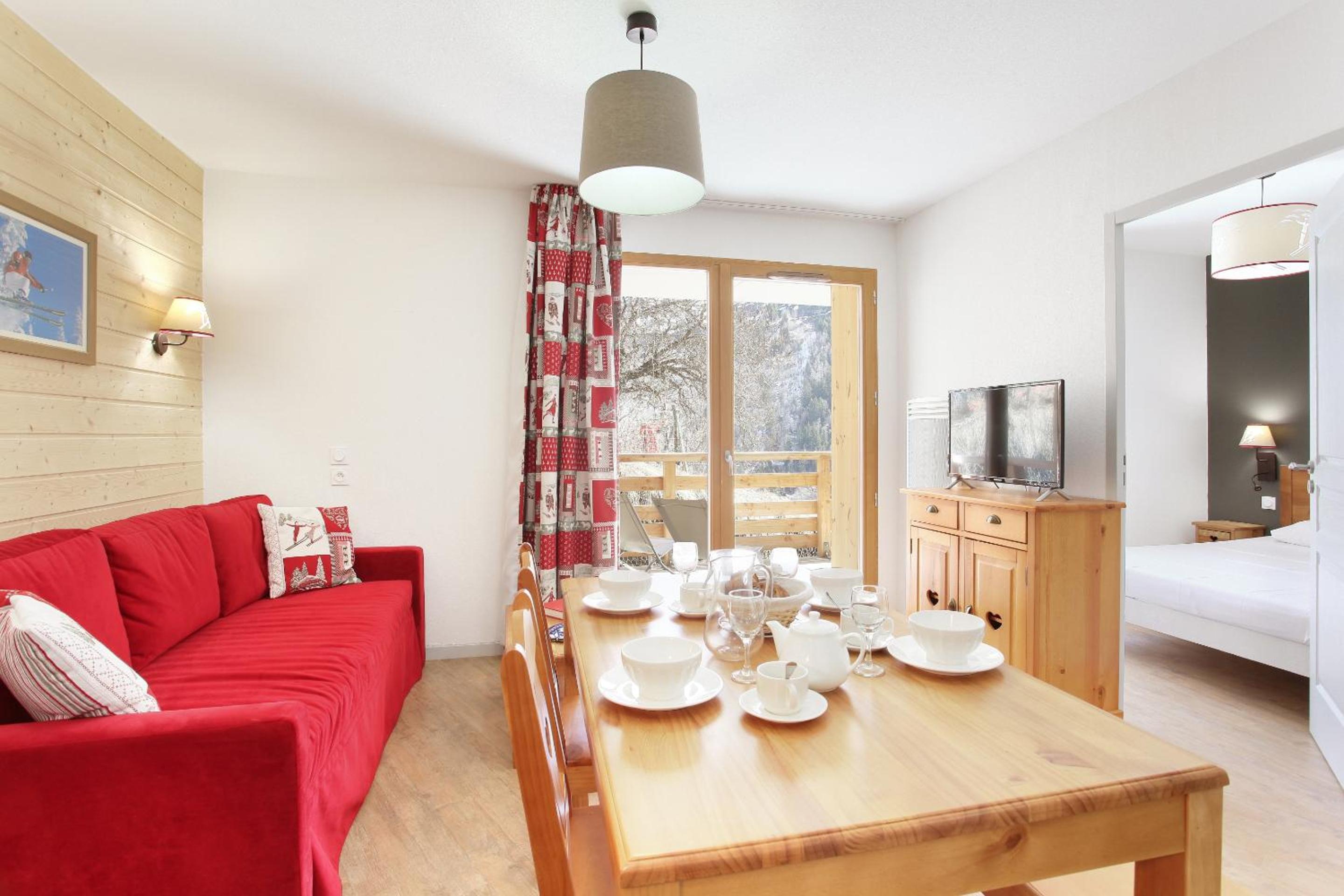 Superior One-Bedroom Apartment (6 Adults) photo 3