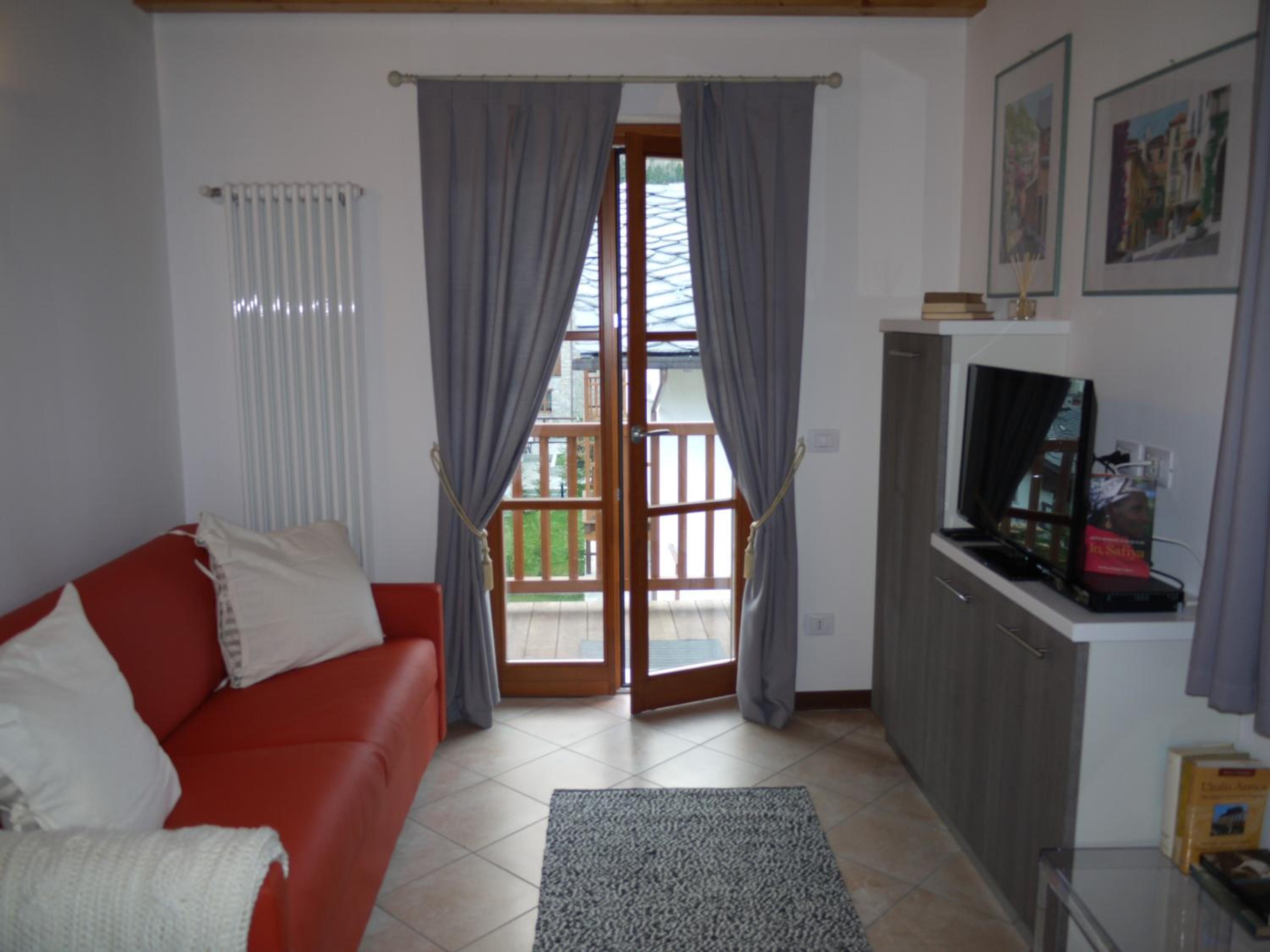 Apartment with Balcony photo 2