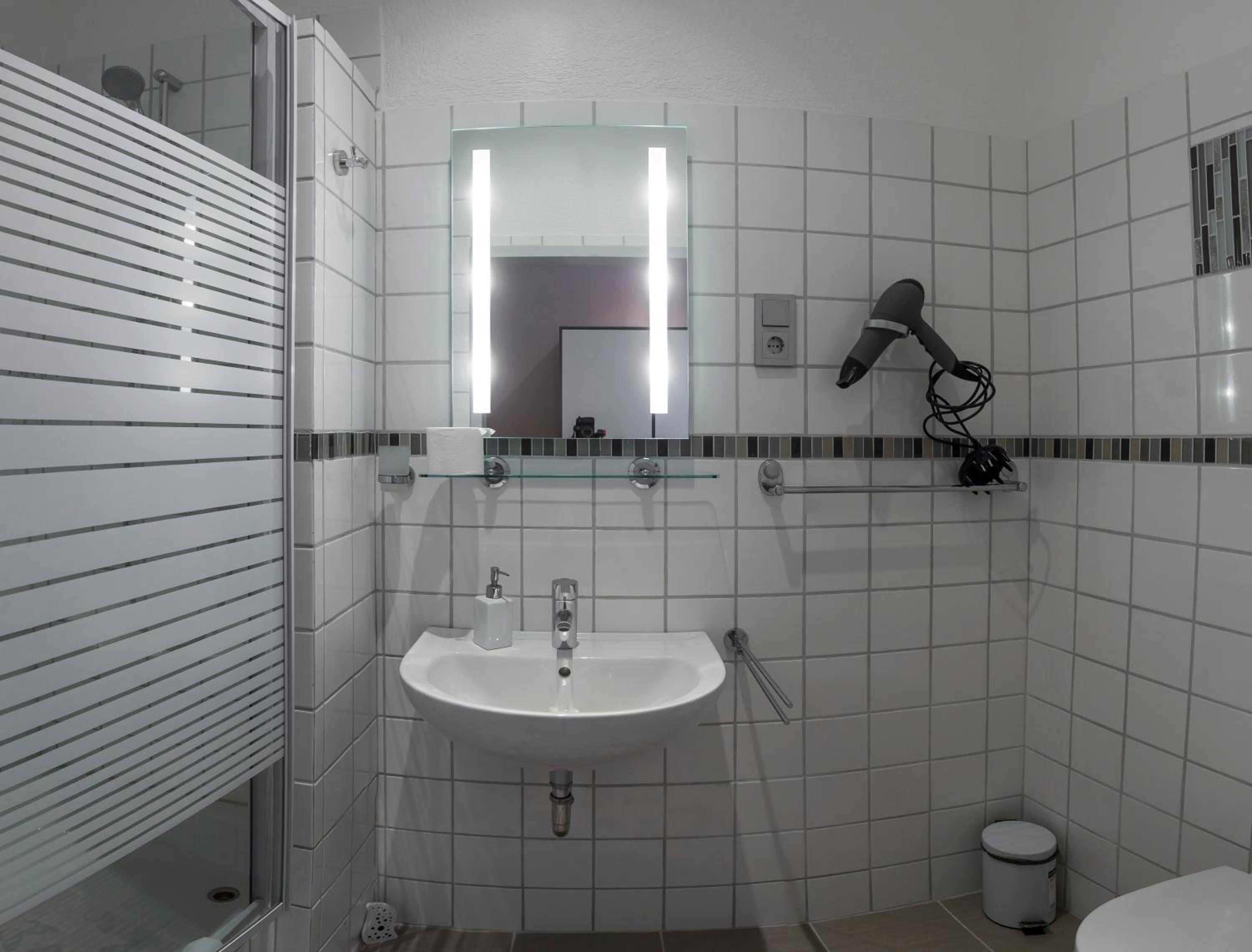 Budget Double Room photo 3
