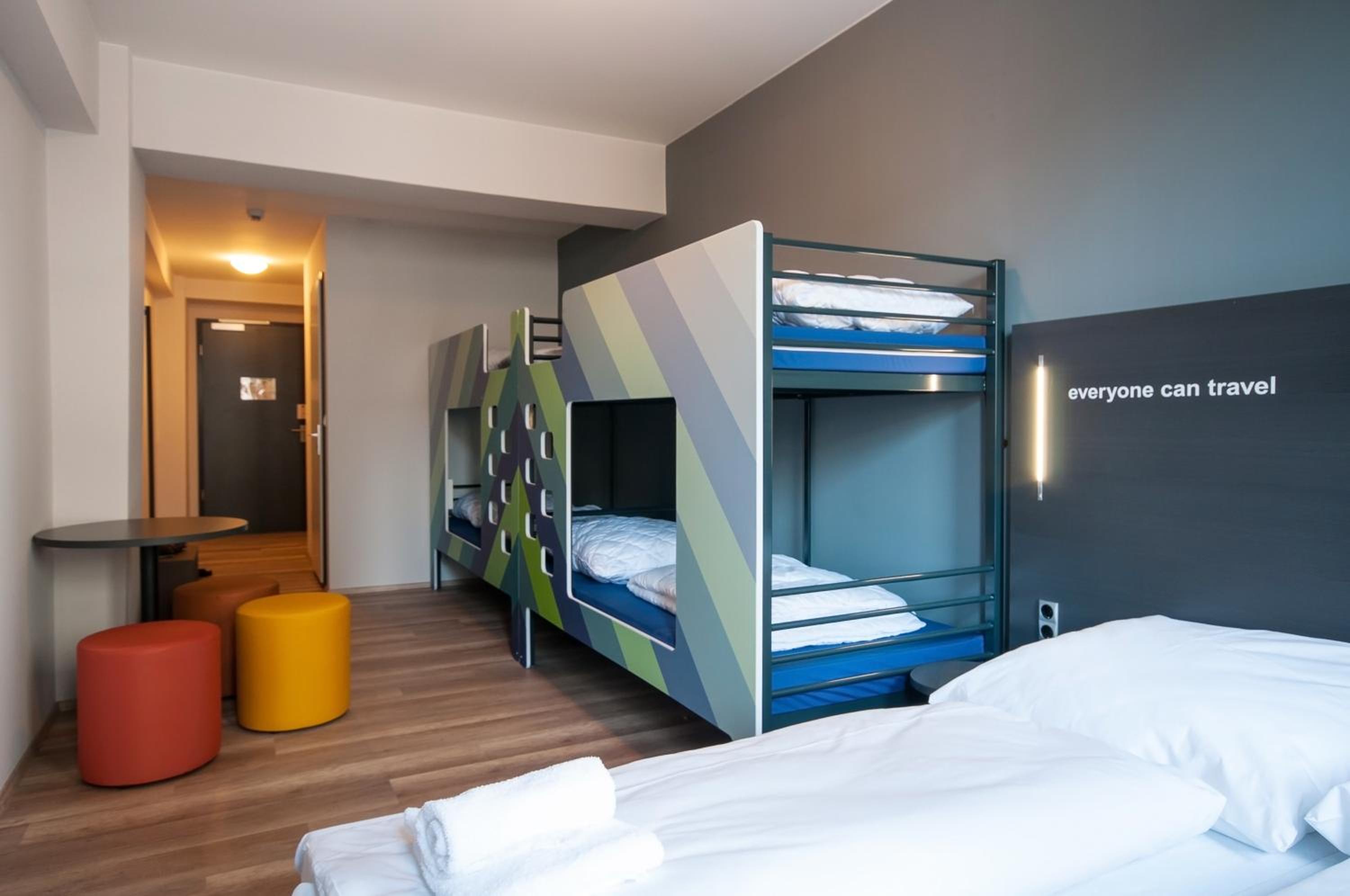 Six-Bed Room photo 1