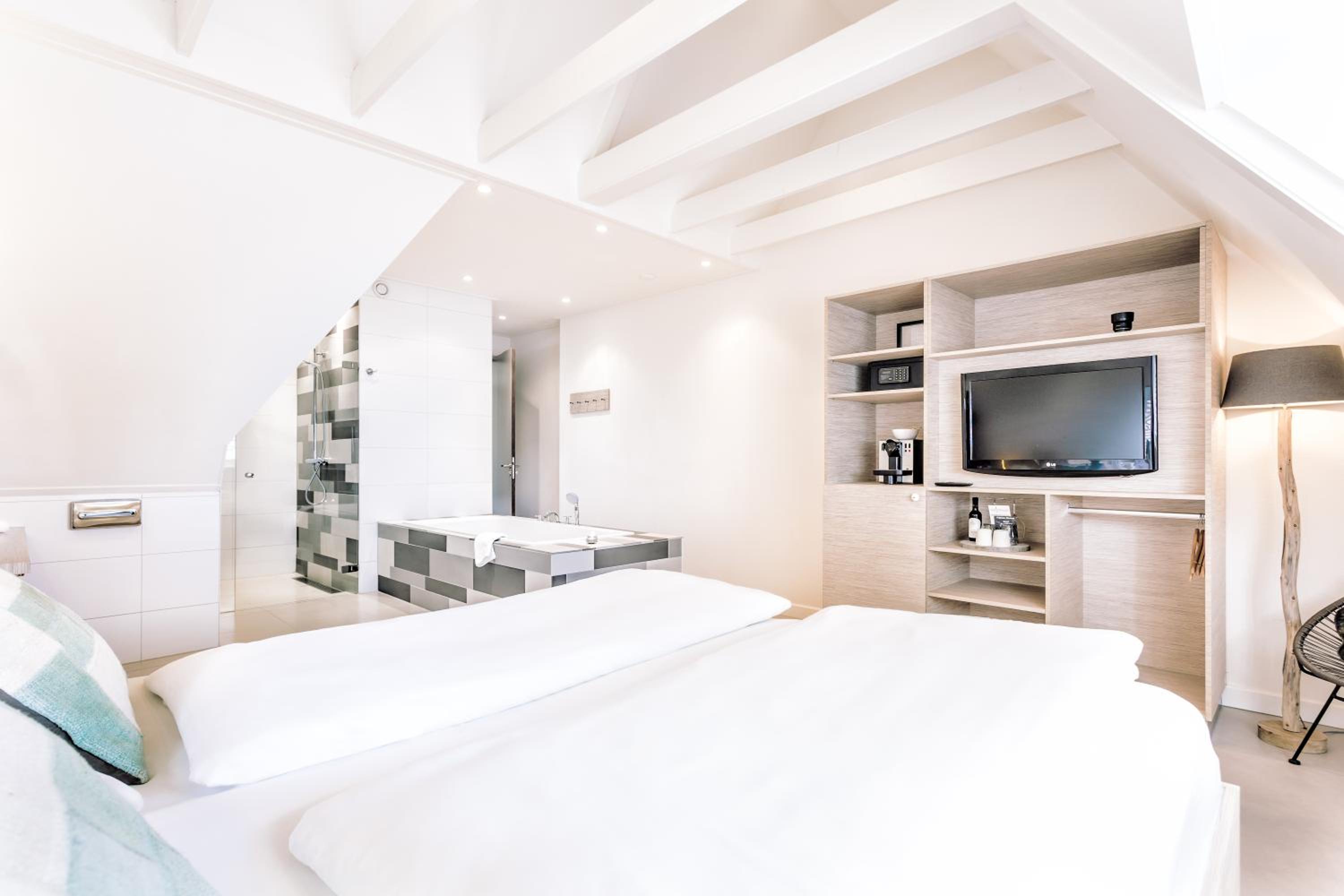 	 Royal Suite - Photo 4