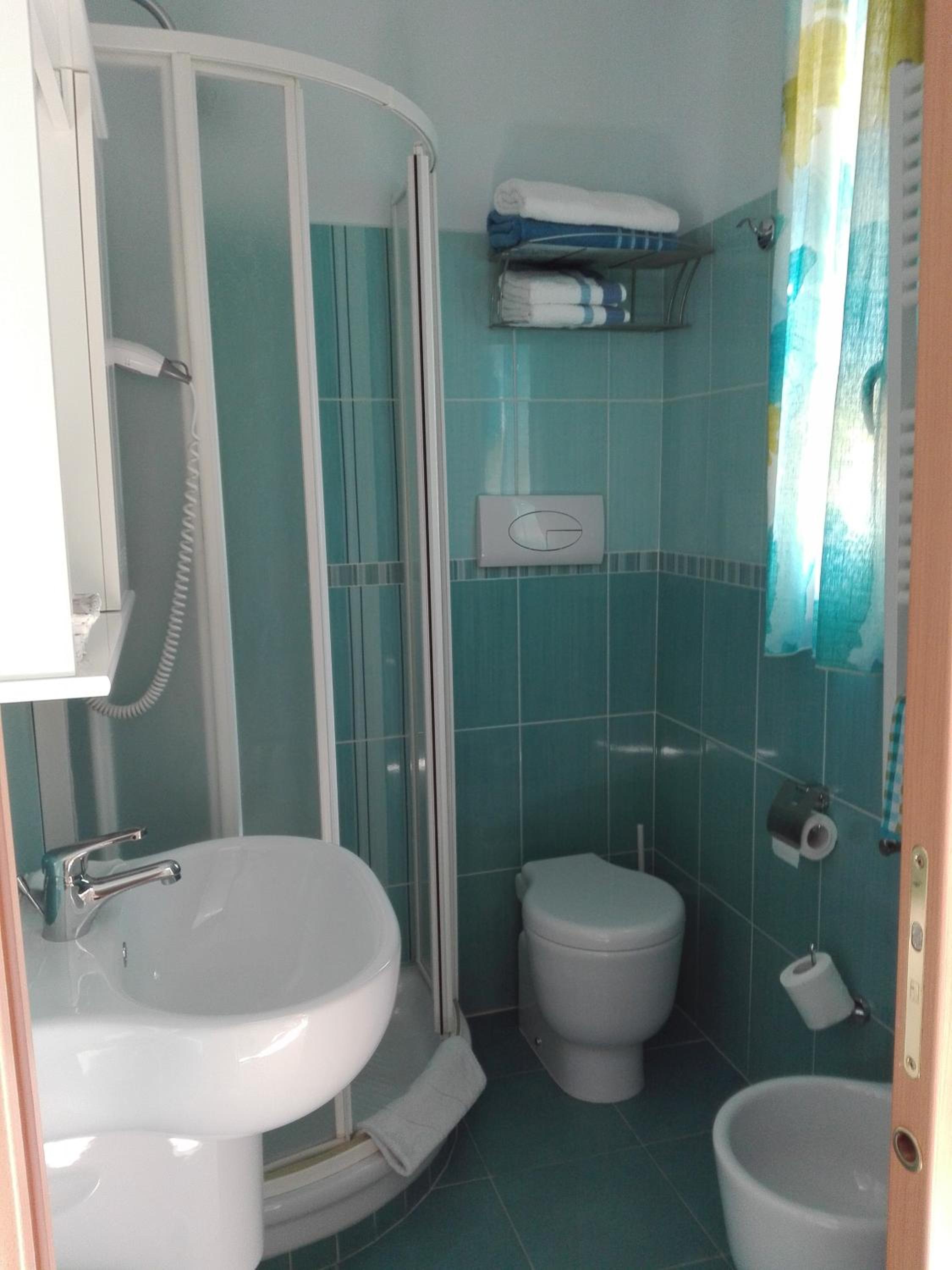 Classic Double Room with Balcony - Photo 2