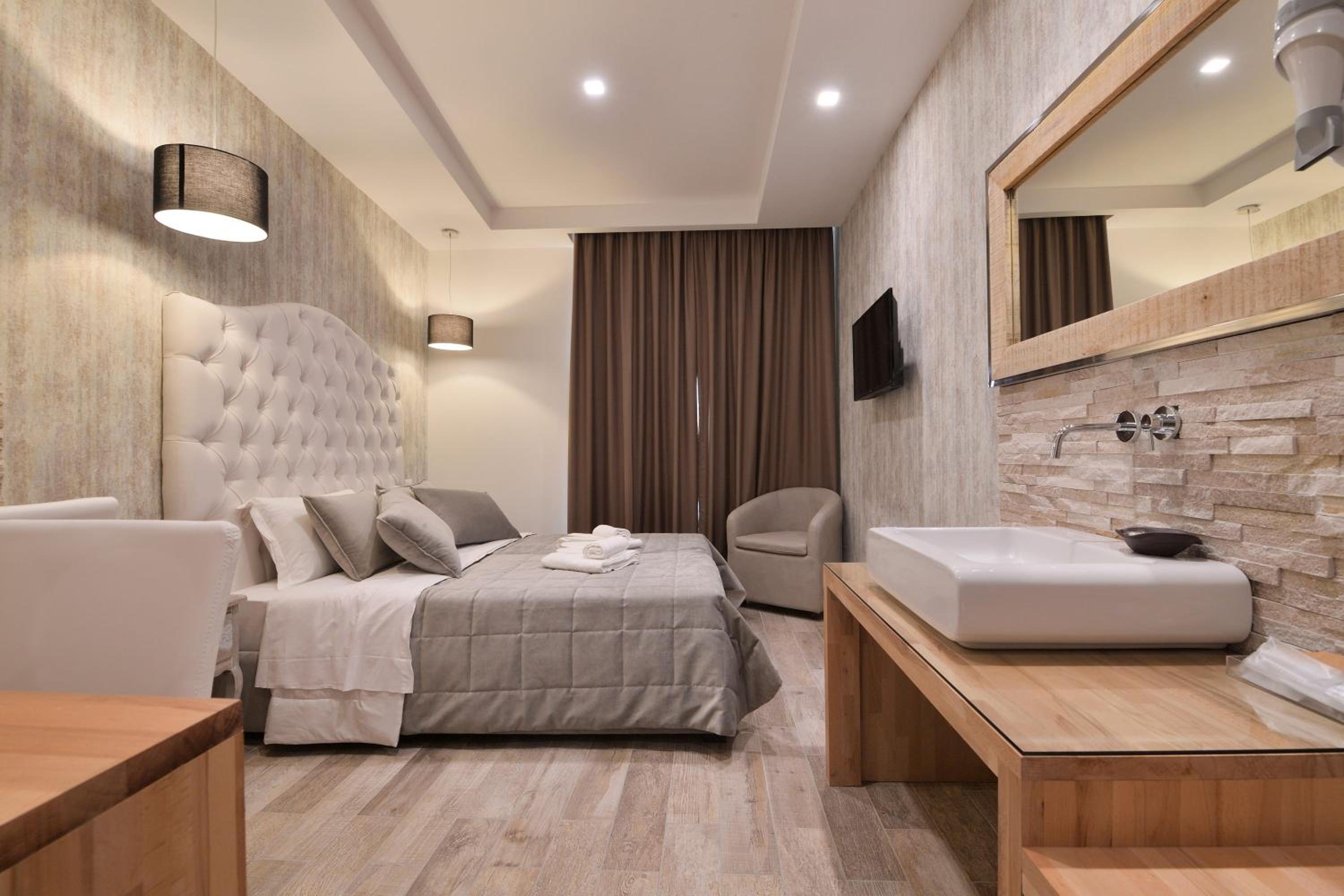 Superior Double or Twin Room photo 3