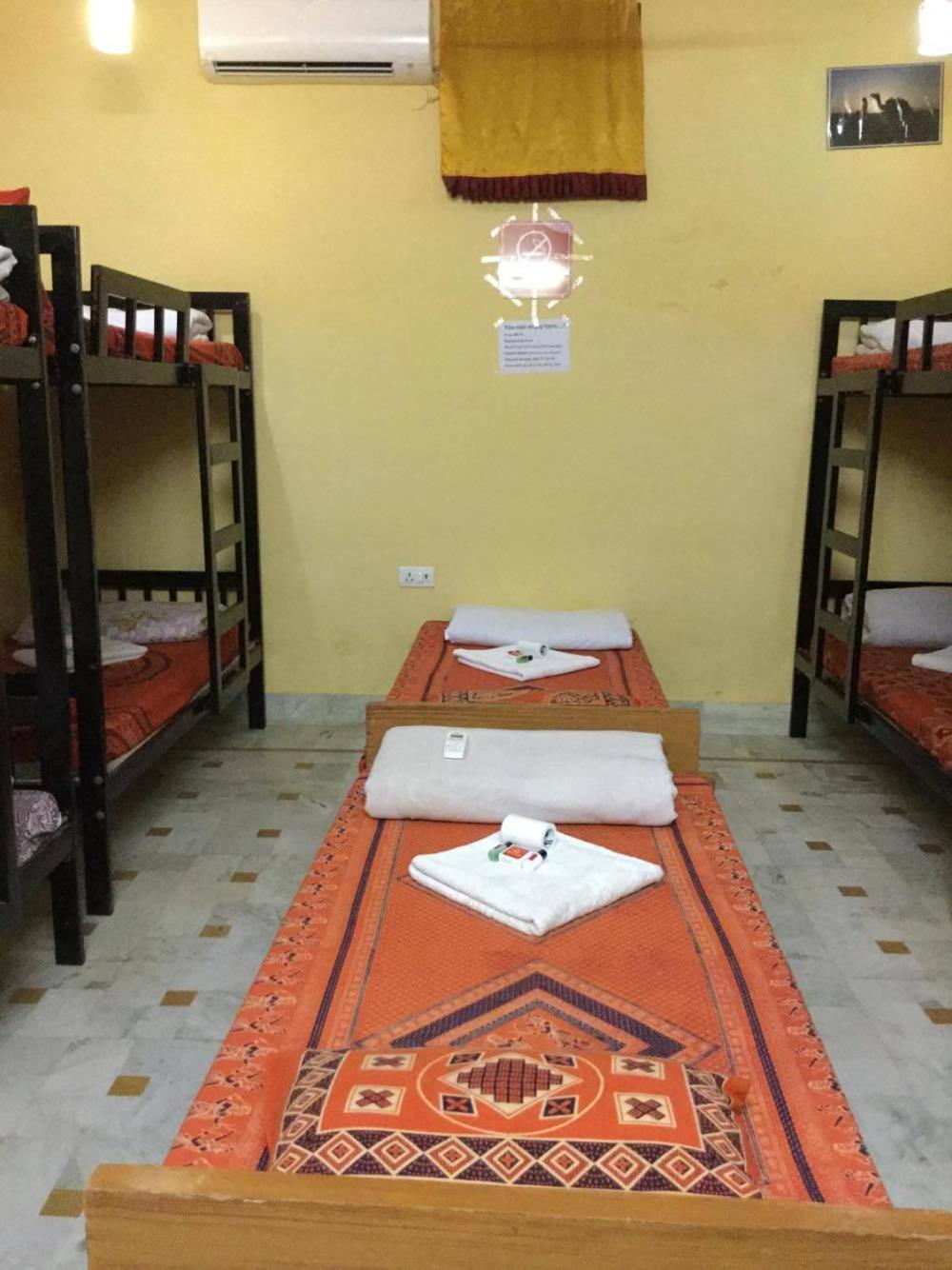 Bed in 10-Bed Mixed Dormitory Room photo 3