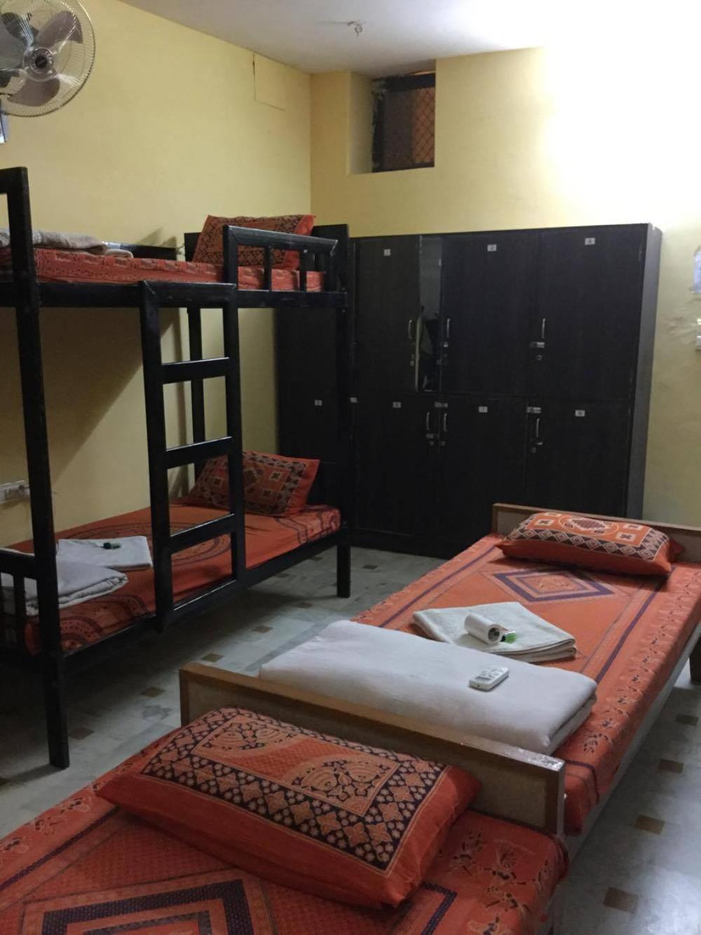 Bed in 10-Bed Mixed Dormitory Room photo 2
