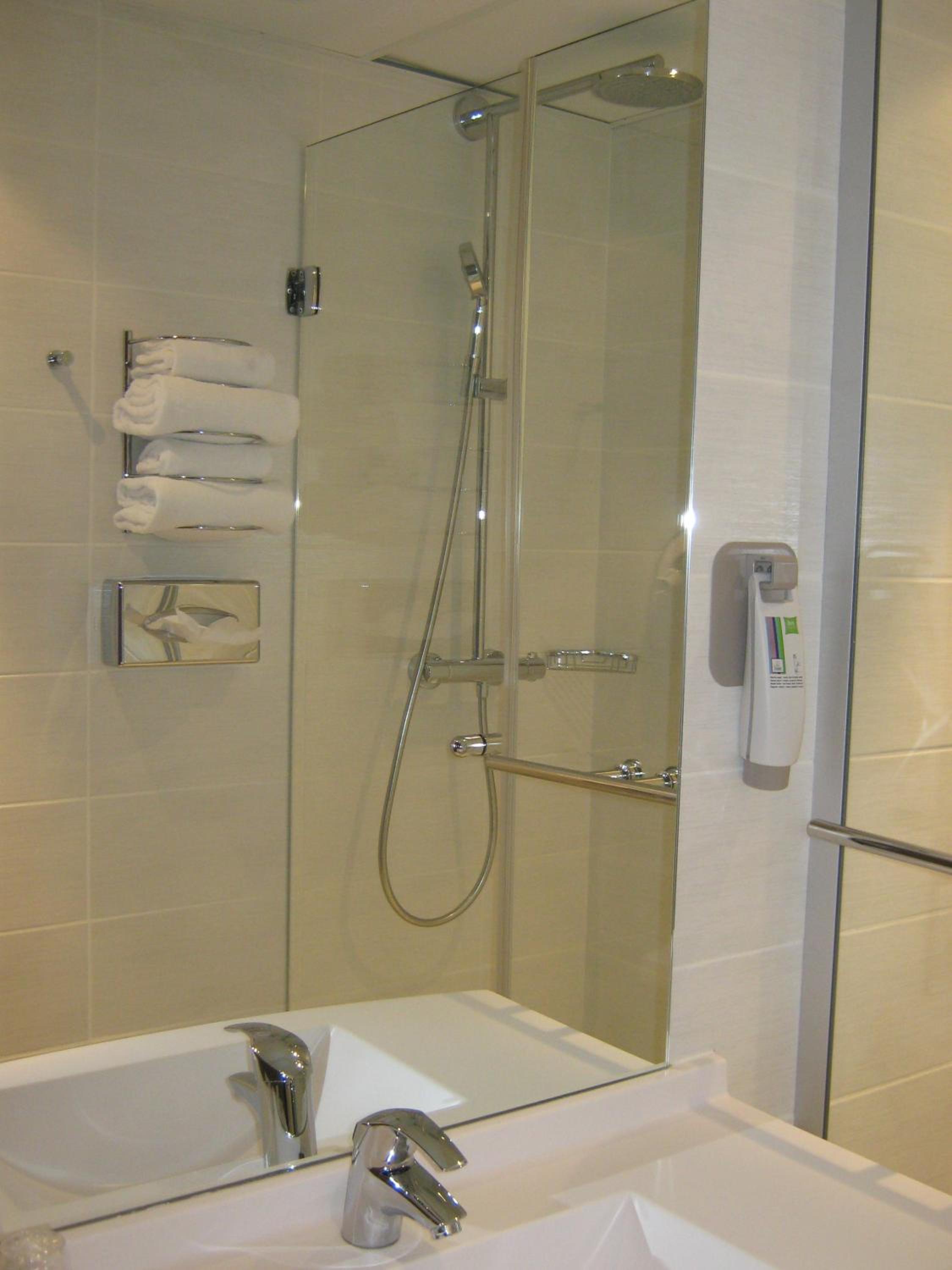 Standard Family Suite with One Double Bed and Sofa - Photo 3