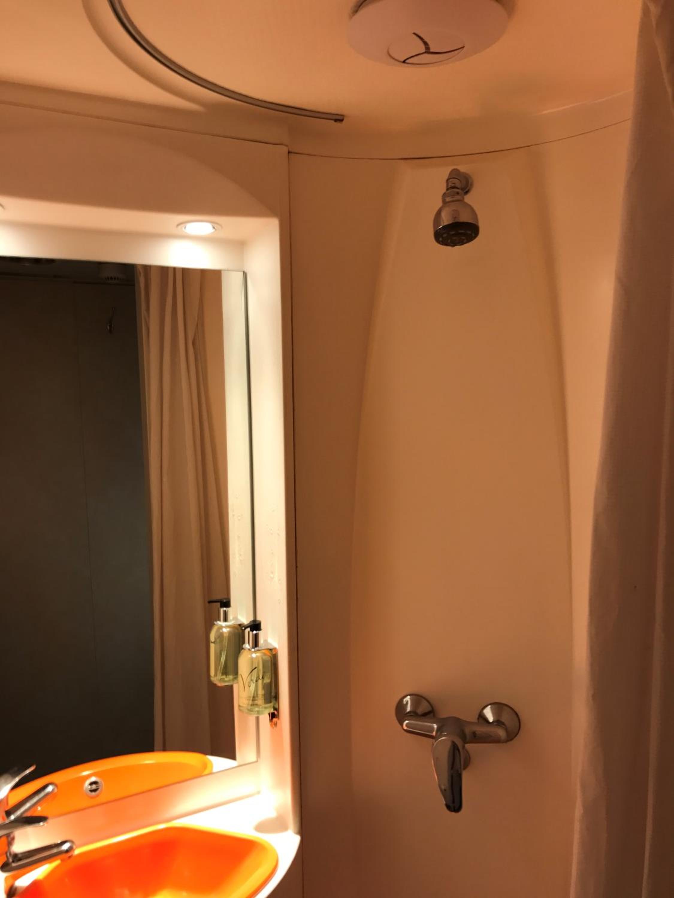Economy Double Room without Window photo 3