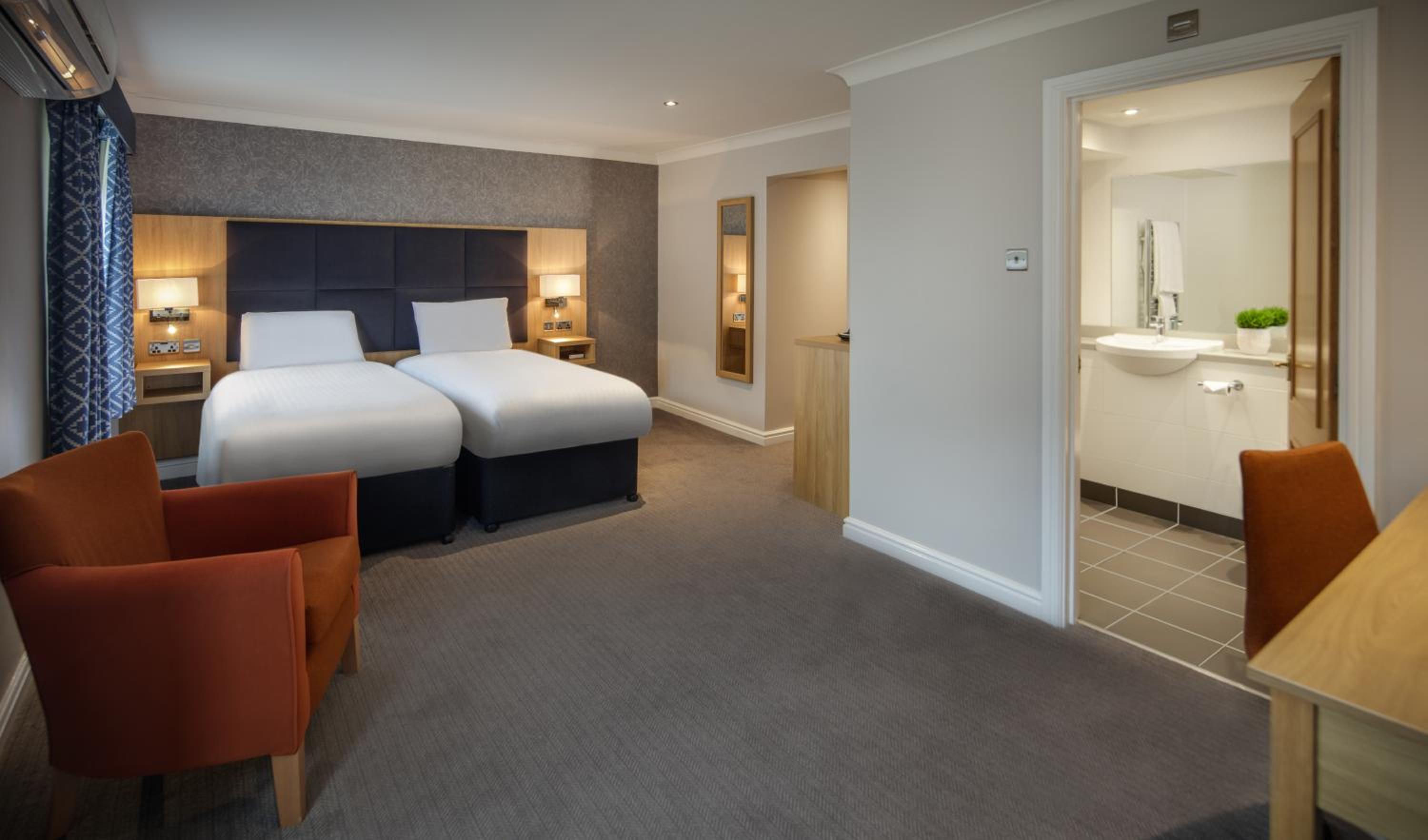 Classic Twin Room - Photo 2