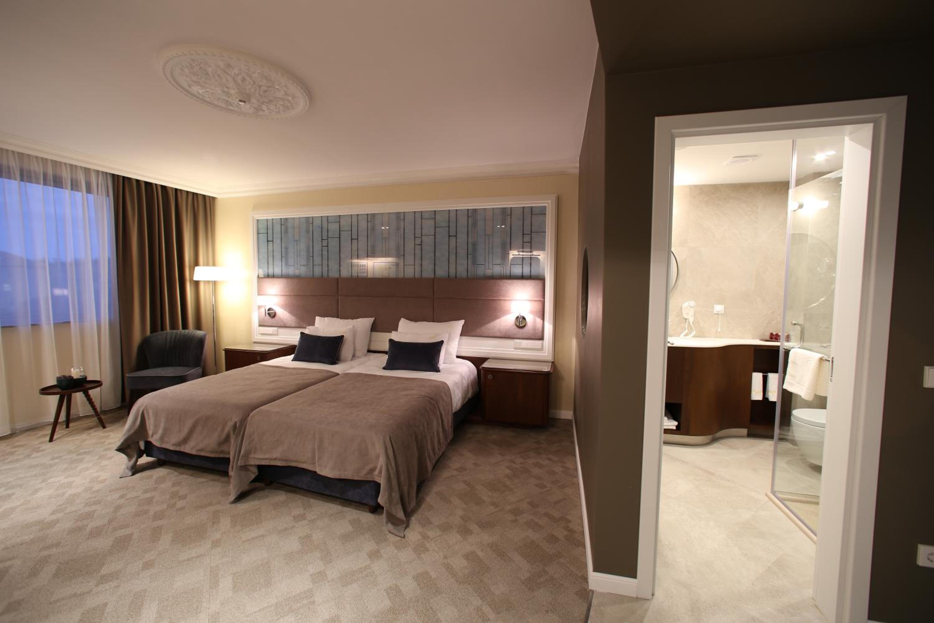 Double Room - Photo 7