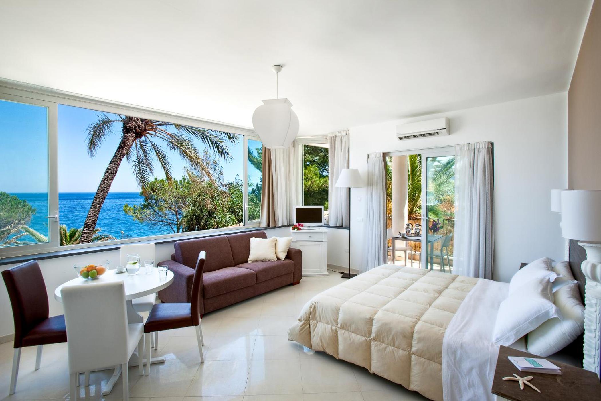 Studio Apartment with Sea View