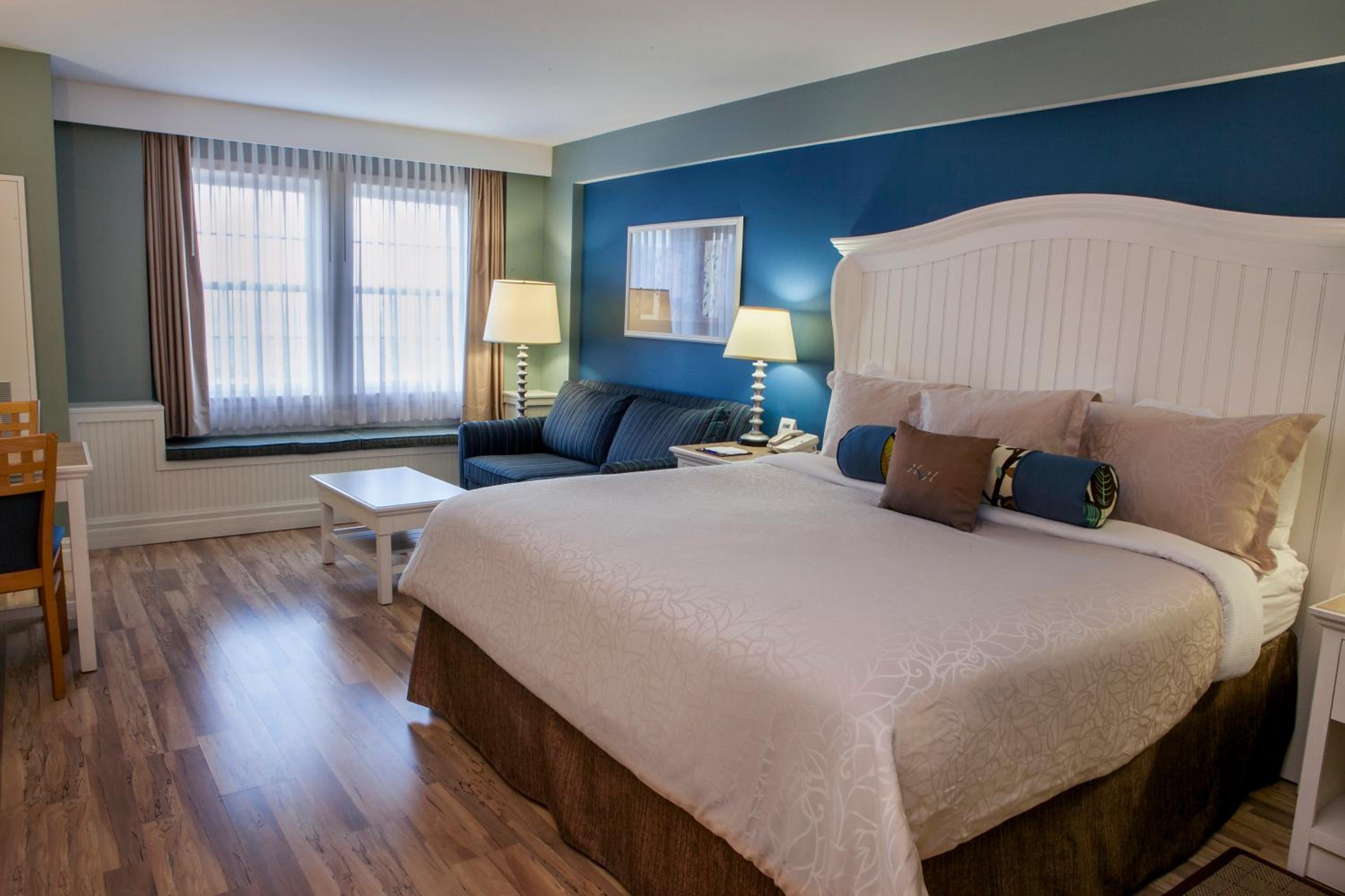 King Room with Sofa Bed and Lake View photo 3