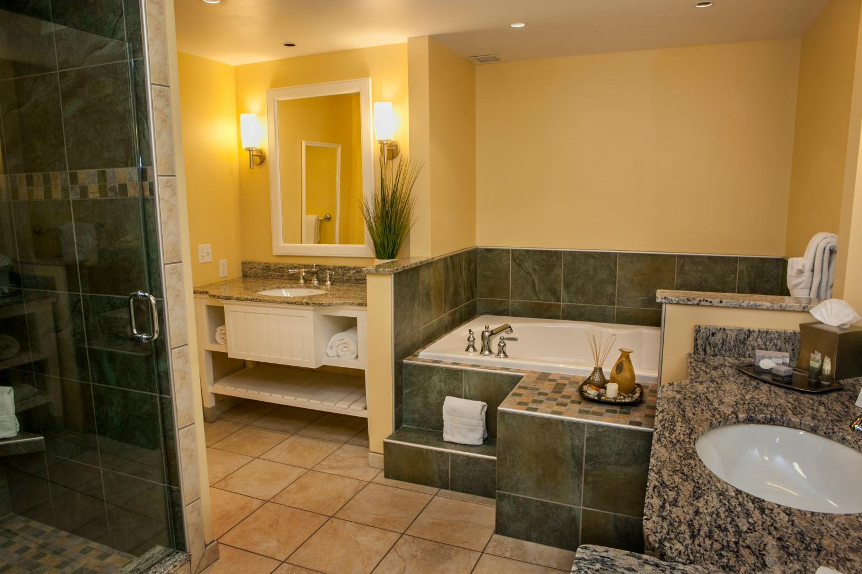 Queen Room with Spa Bath and Village View photo 2