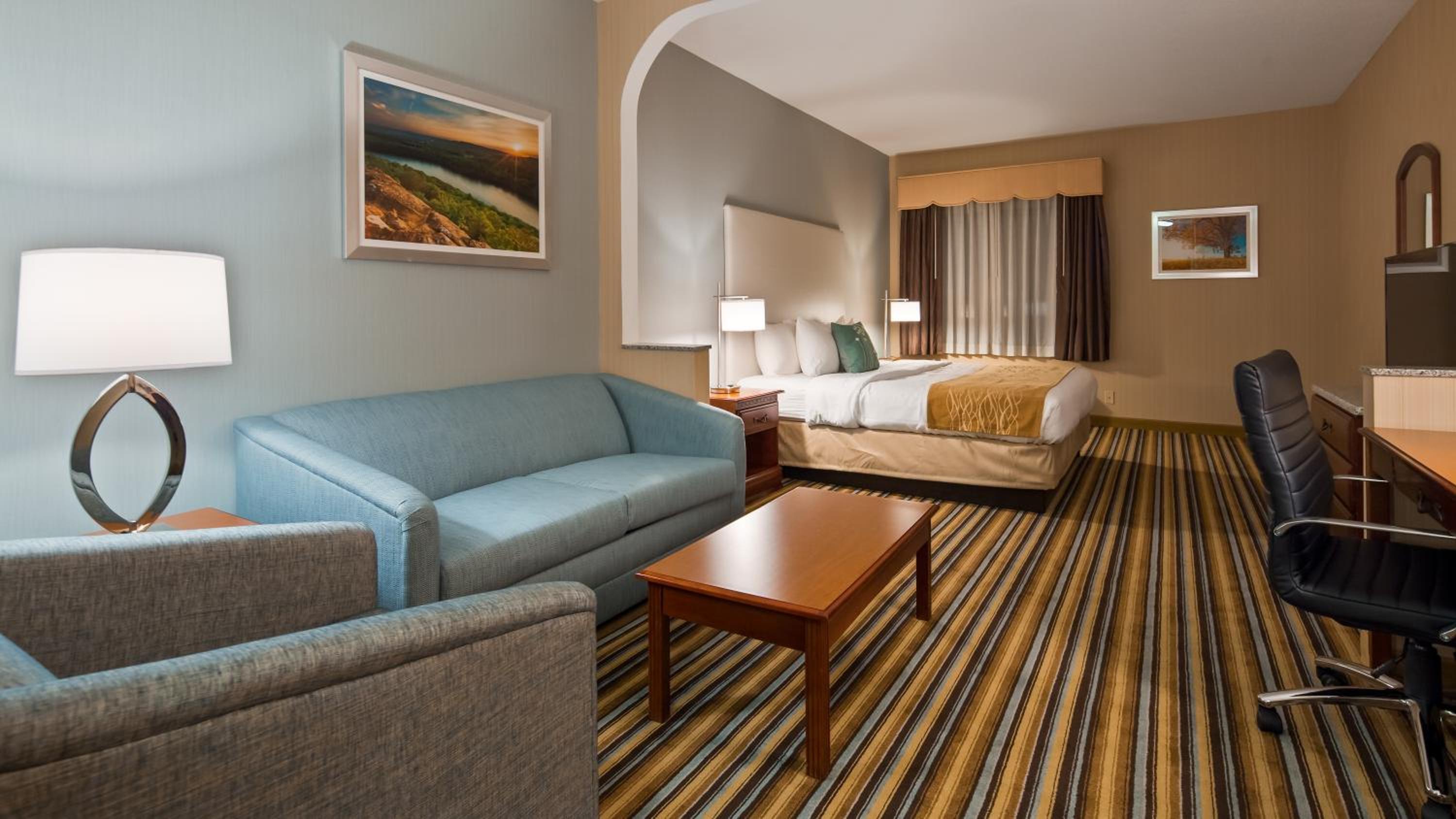 King Suite - Non-Smoking - Photo 5