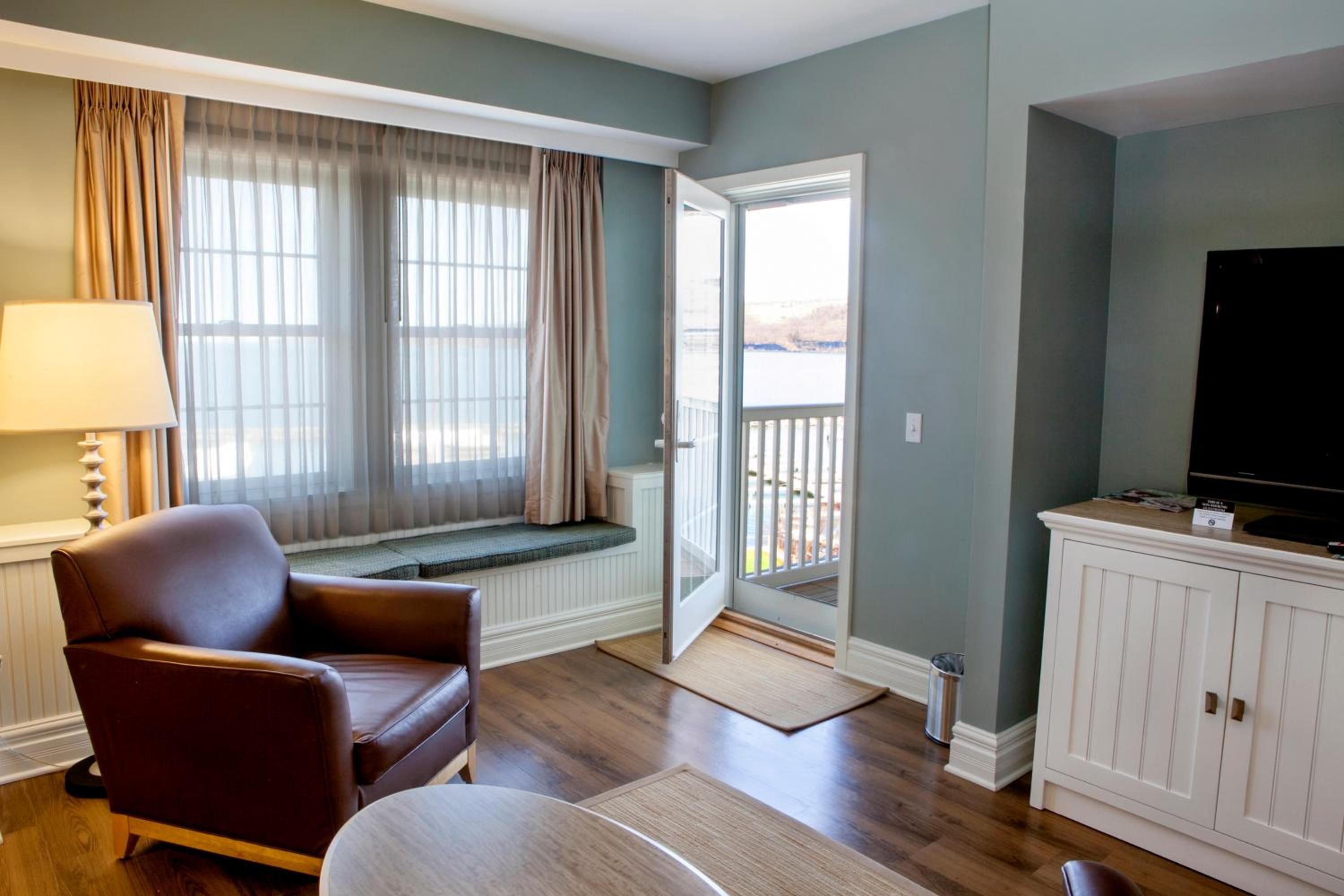 King Suite with Sofa Bed photo 2