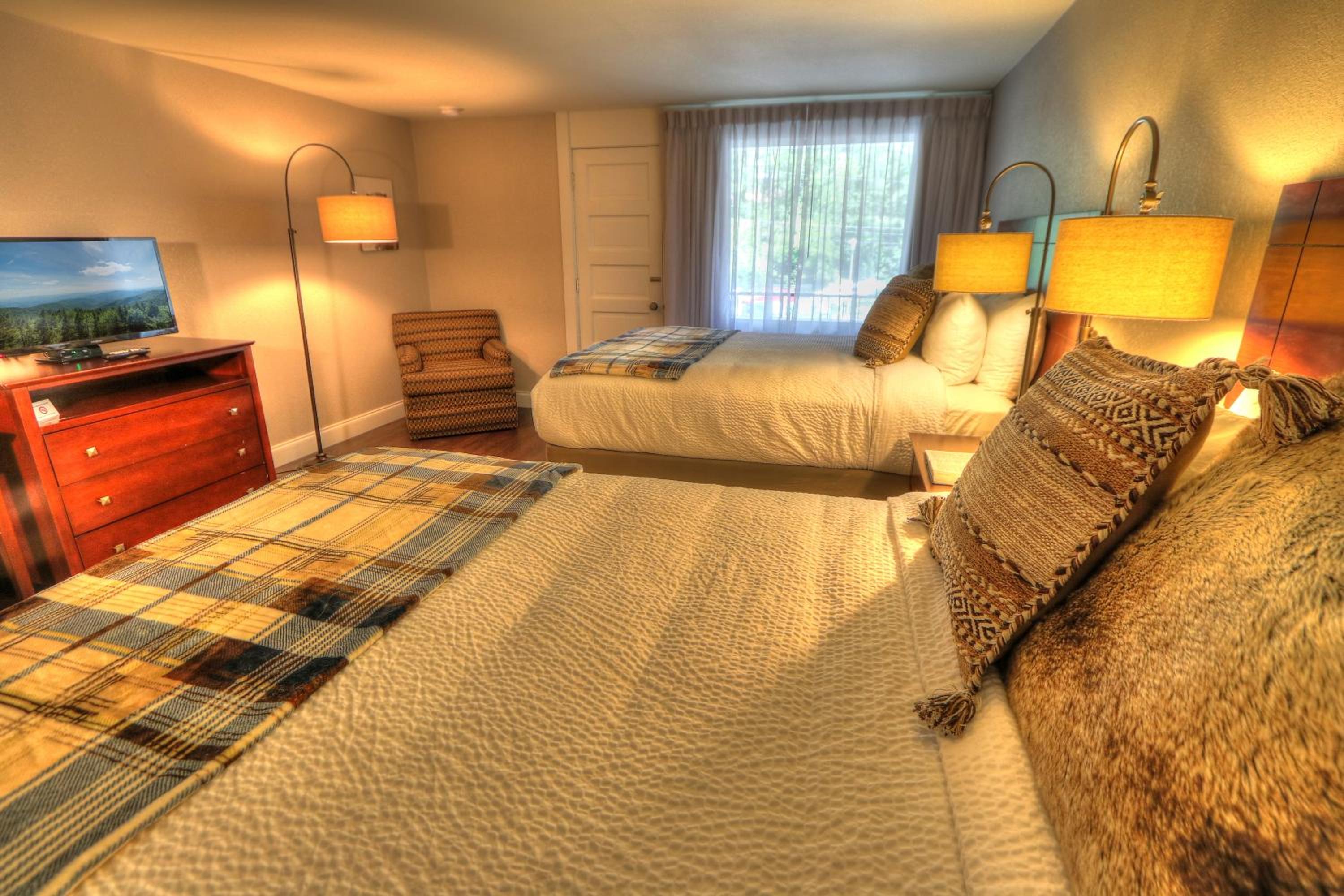 Standard Two Queen Beds With Balcony photo 1
