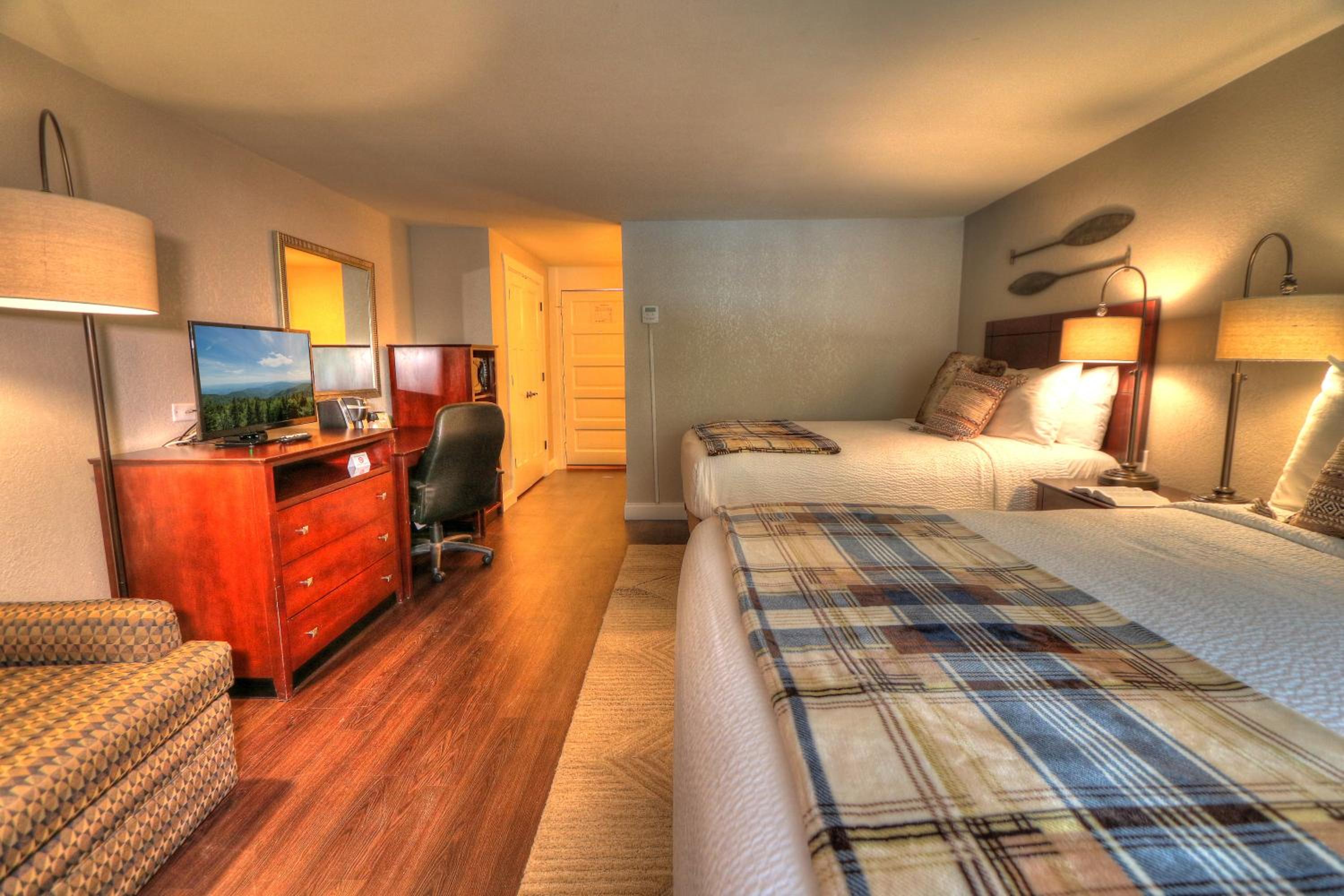 Deluxe Two Queen Beds With Fireplace and Balcony photo 2