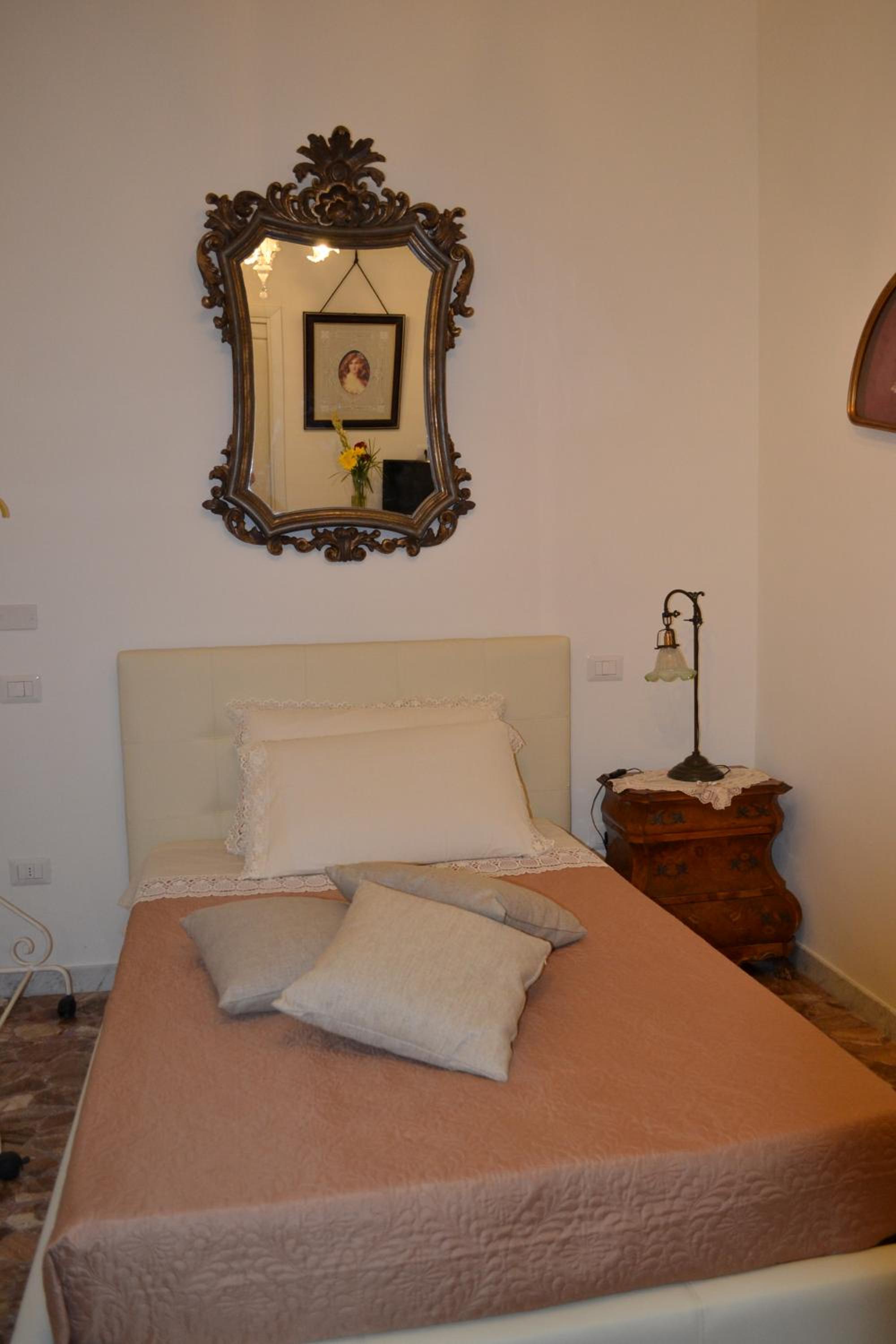 Economy Double Room photo 2