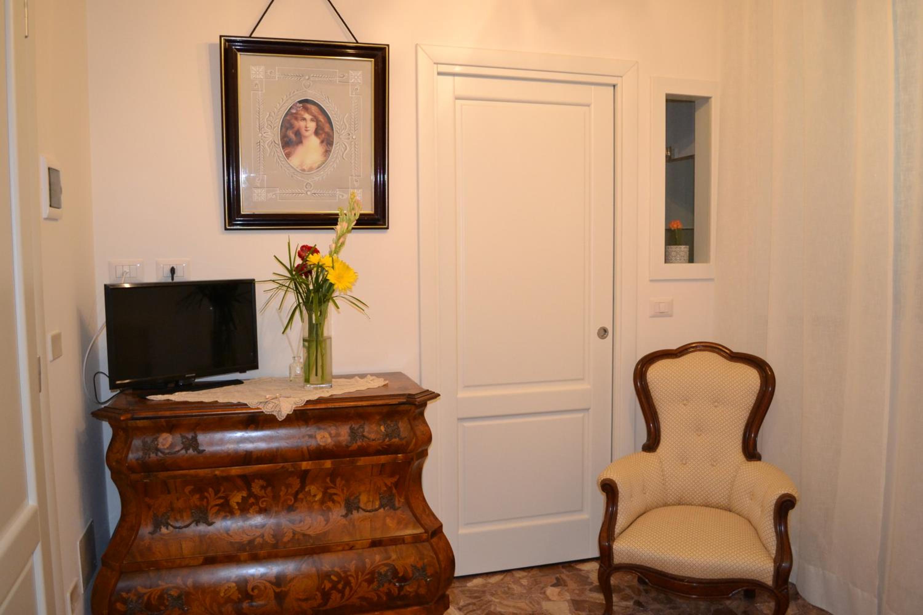 Economy Double Room photo 3