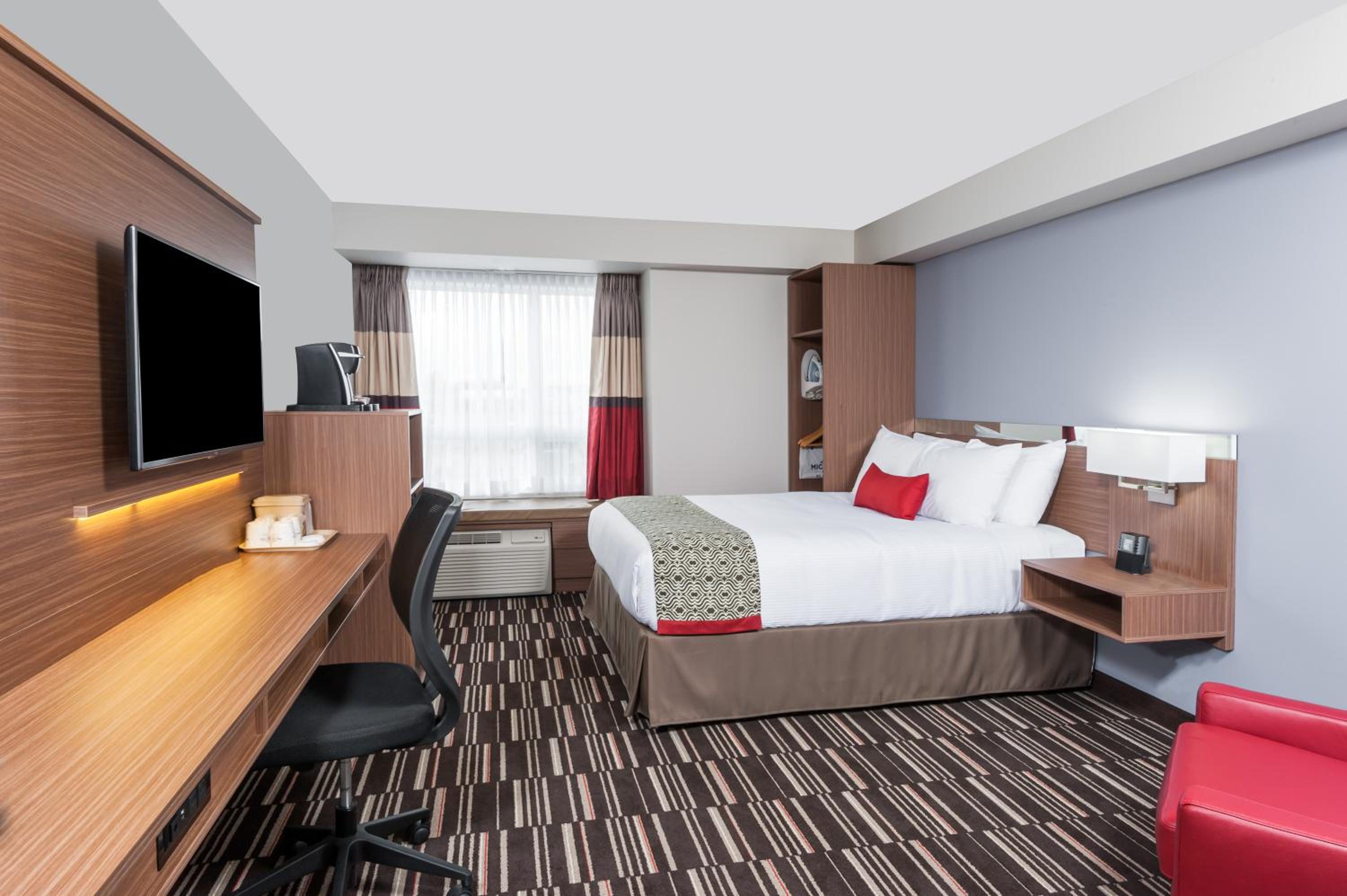 1 Queen Bed Accessible - Non-Smoking