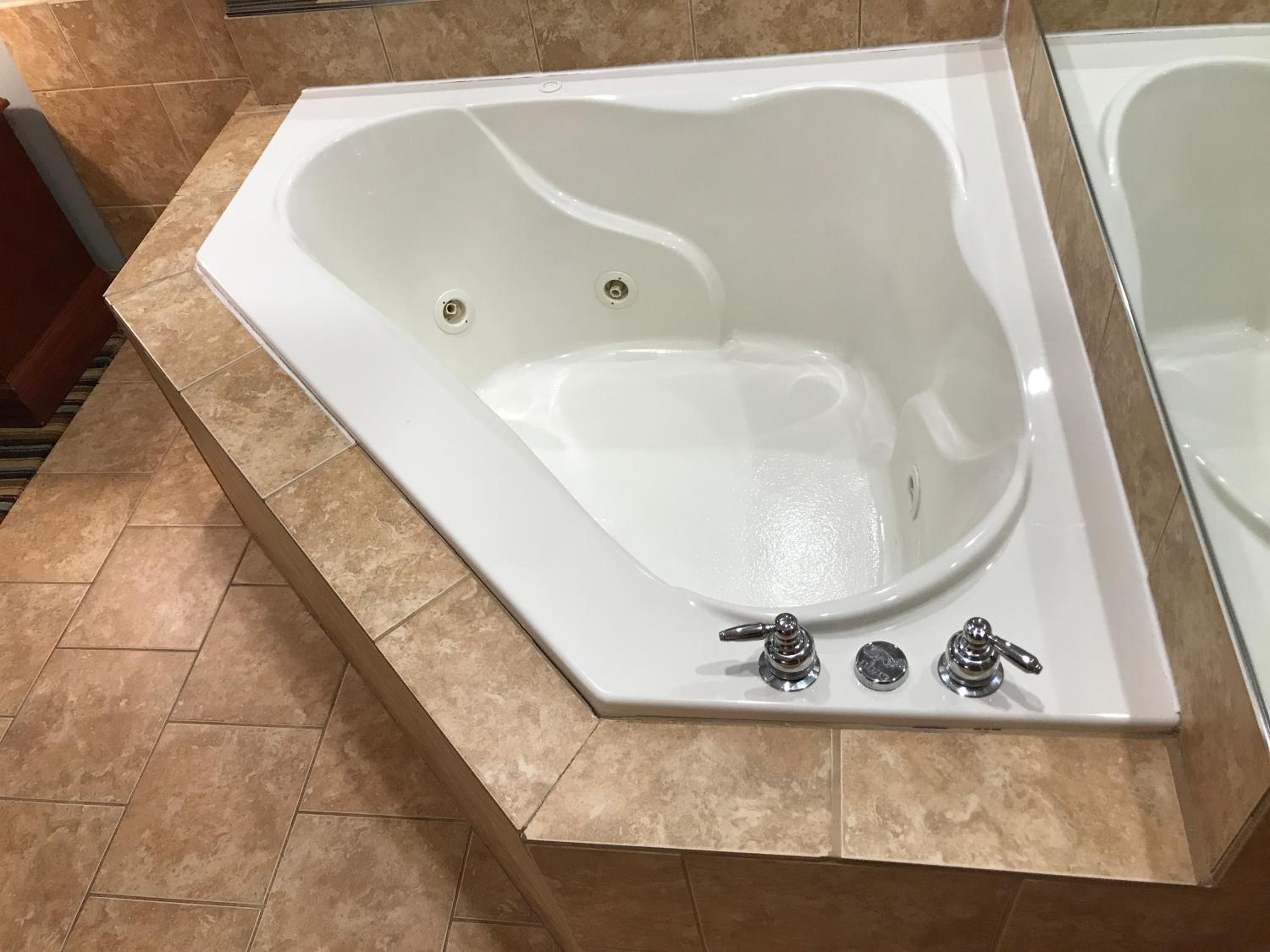King Room with Spa Bath - Non-Smoking - Photo 4