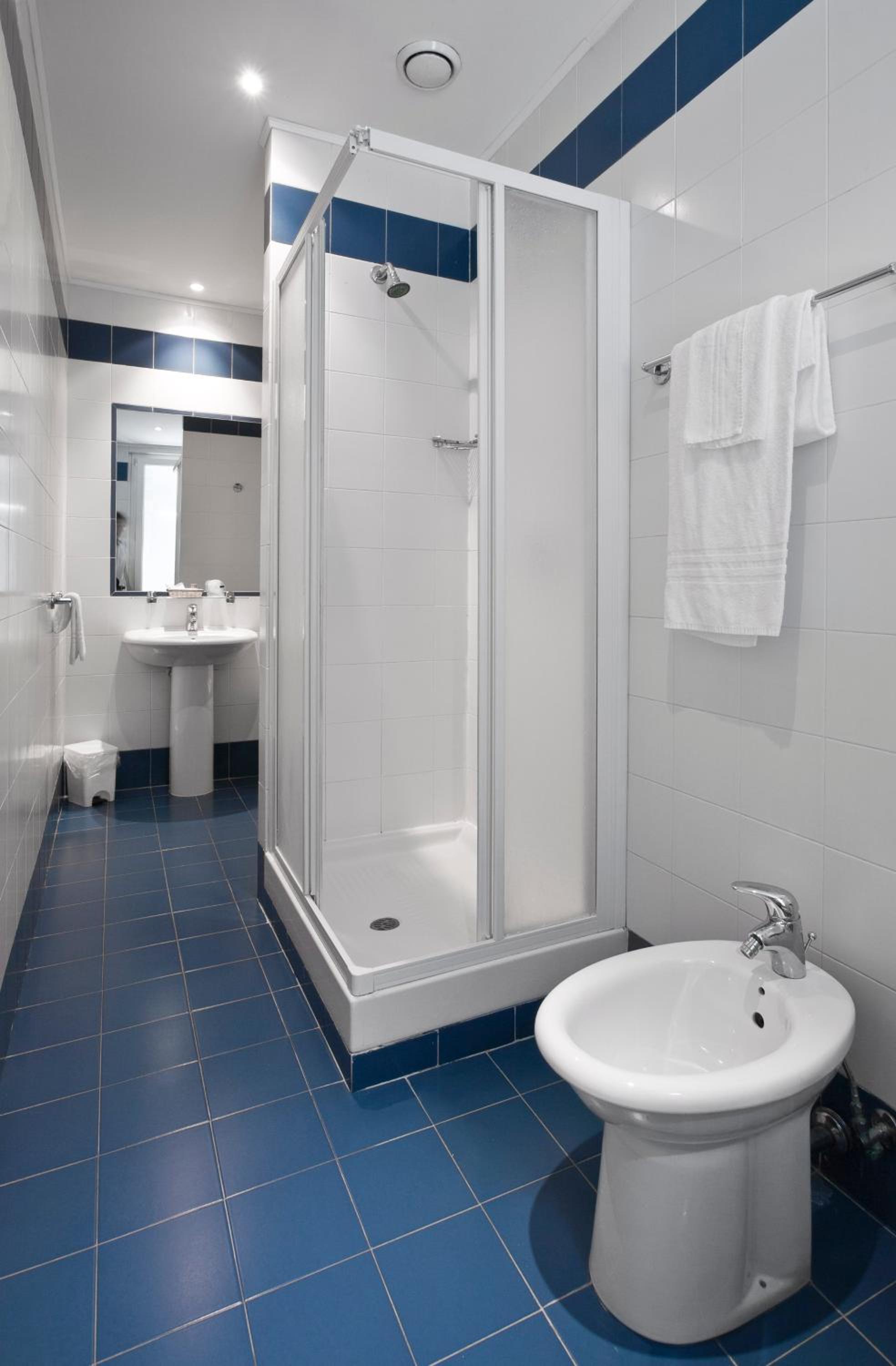 Standard Double Room - Photo 3